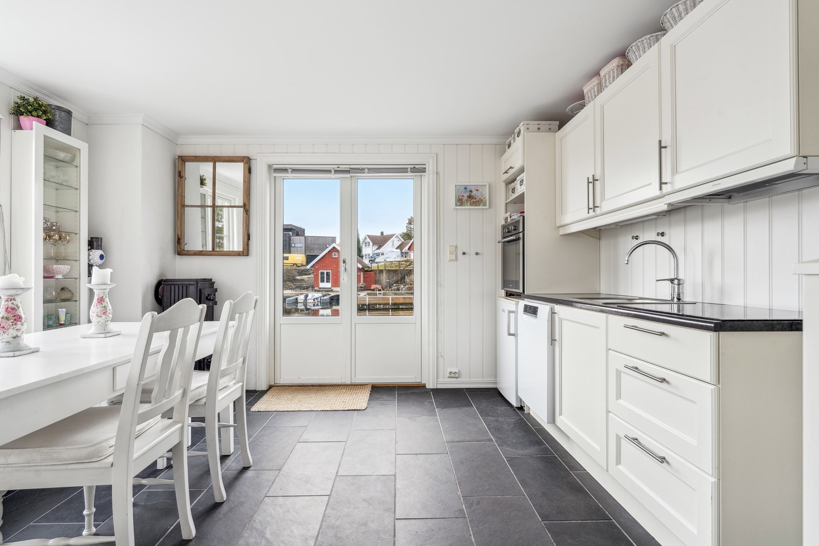 Sjøbod innredet stue/ kjøkken Galleribilde