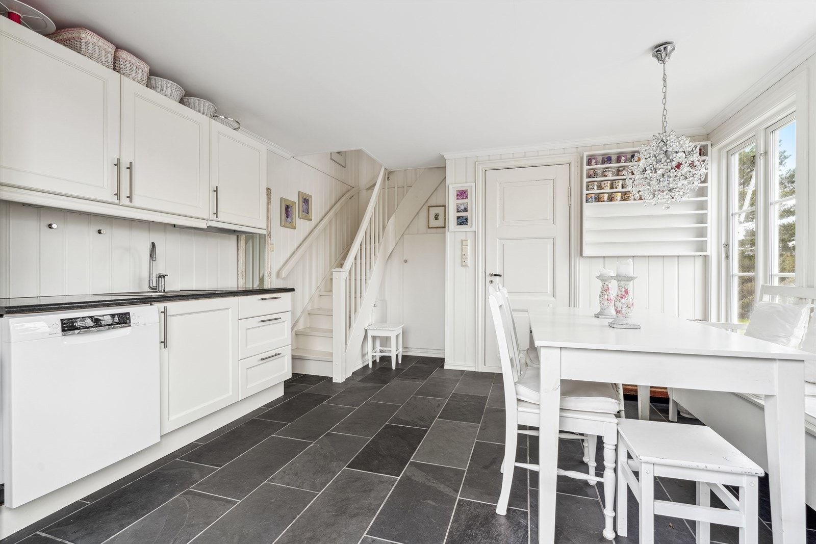 Sjøbod innredet stue/ kjøkken Galleribilde