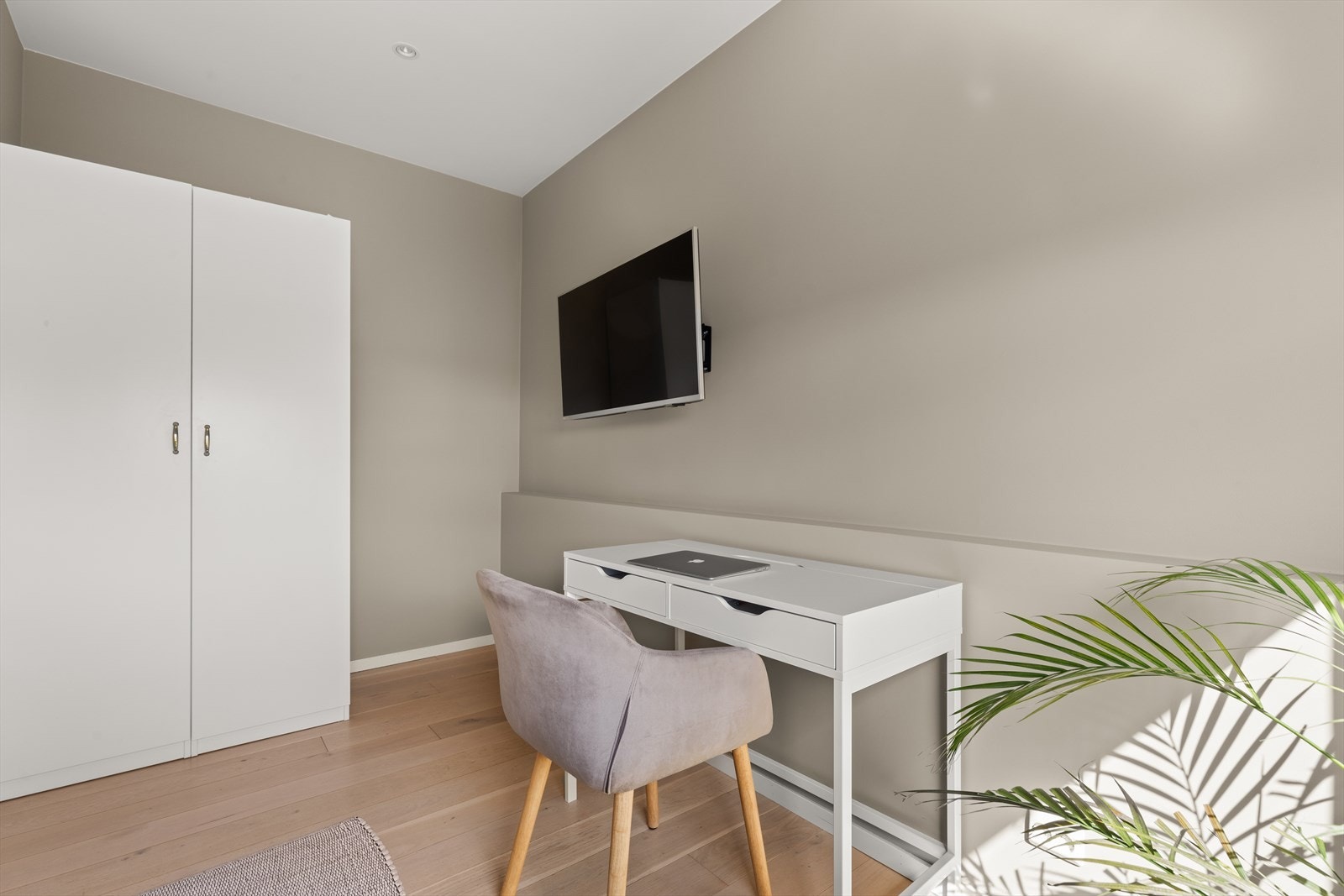 Skapet medfølger Galleribilde