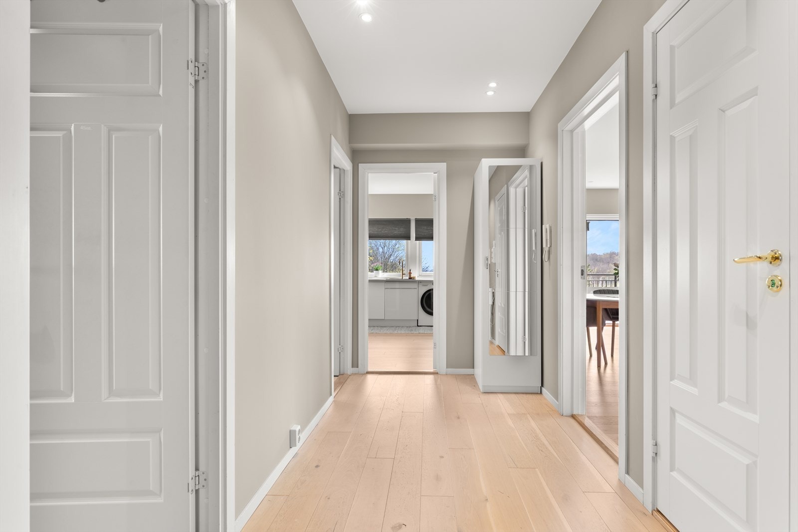 Mulighet for klesoppheng og skapplass Galleribilde