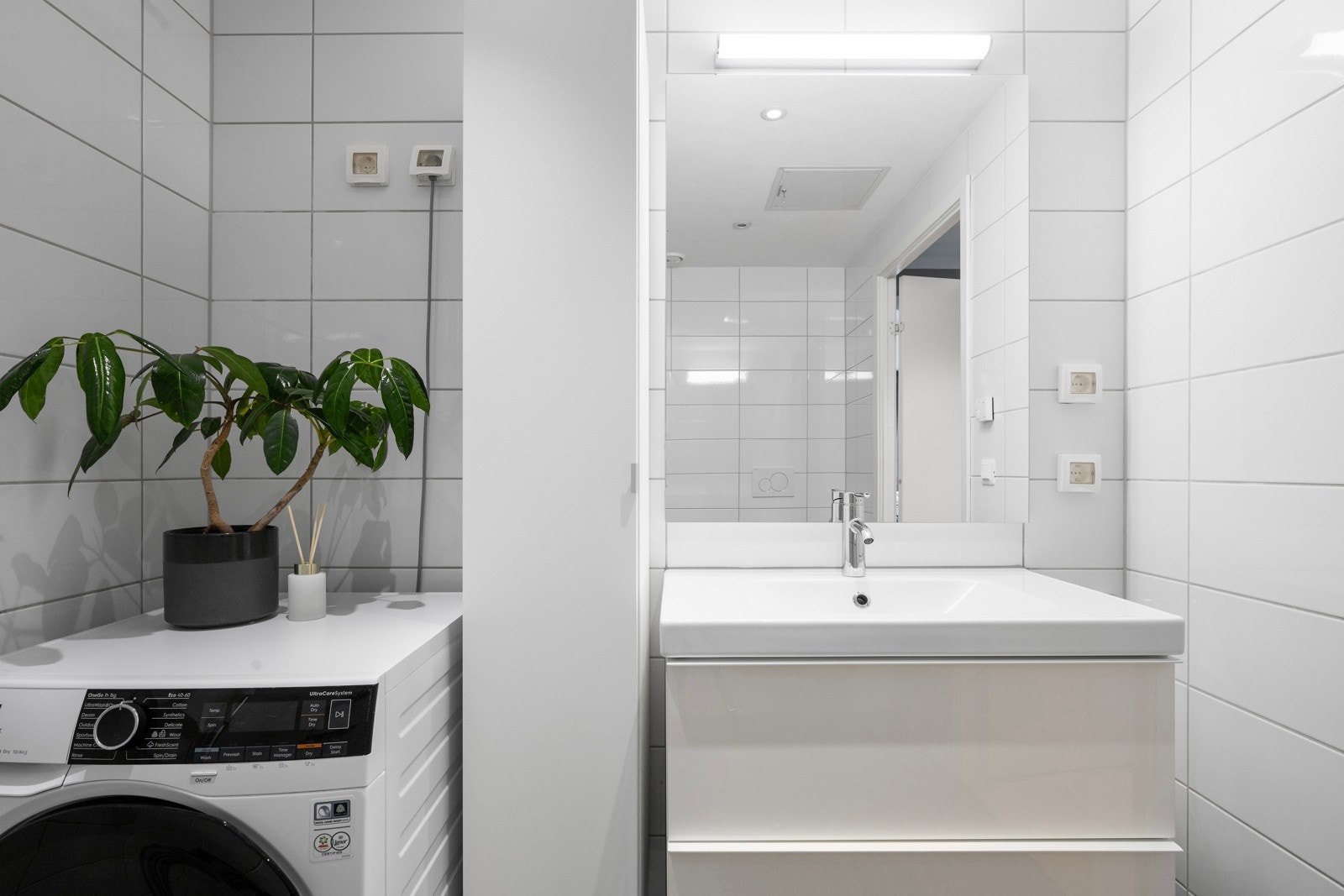 Badet ble oppgradert med nytt underskap og blandebatteri av nåværende selger i 2019. Galleribilde