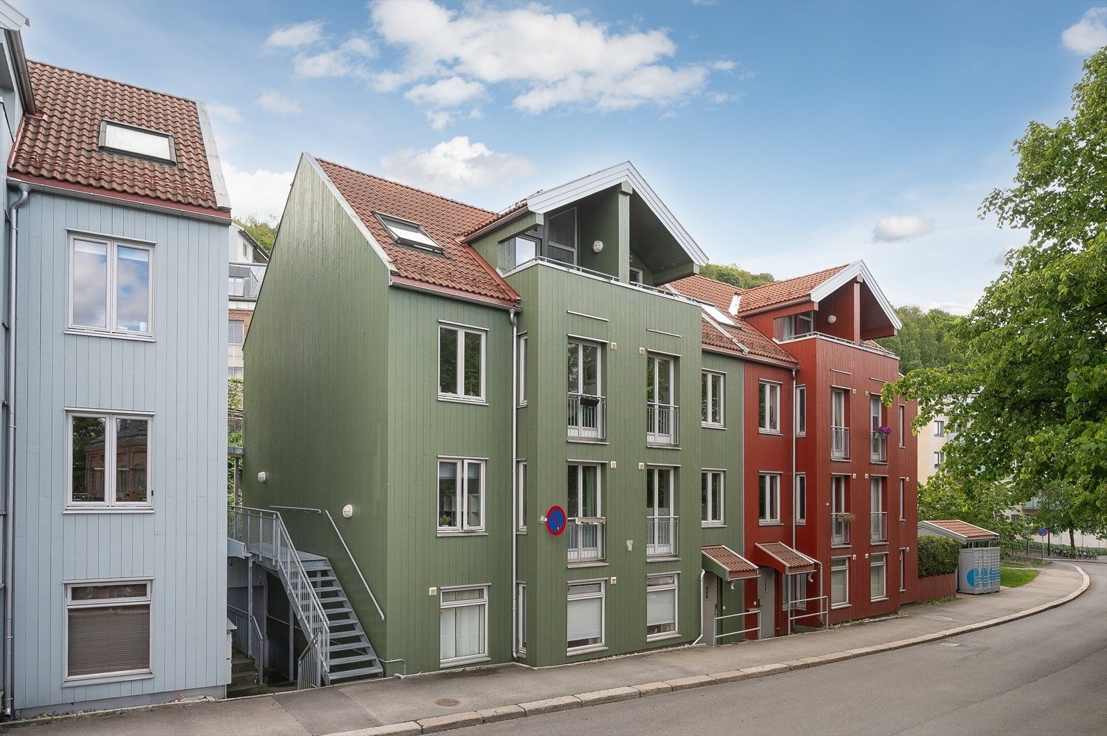 Fargerik fasade i Baglerbyen, et populært boområde. Galleribilde