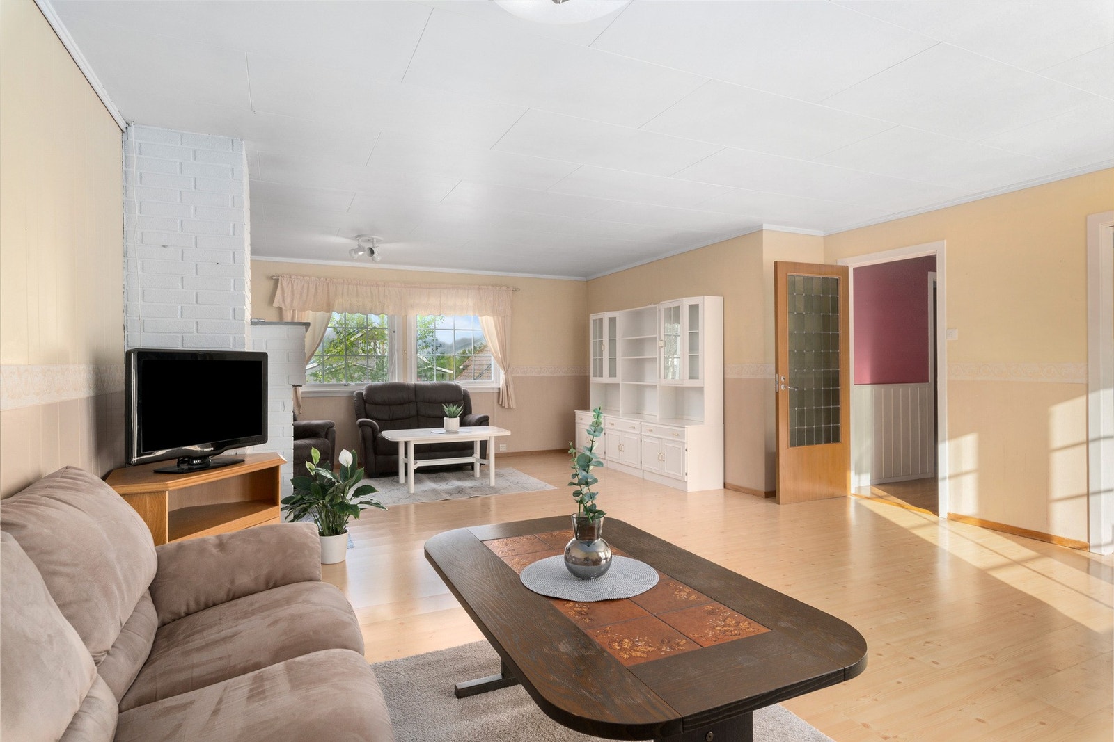 Dersom du ønsker å kjøpe denne eiendommen må du huske å avklare finansiering før visning. Galleribilde