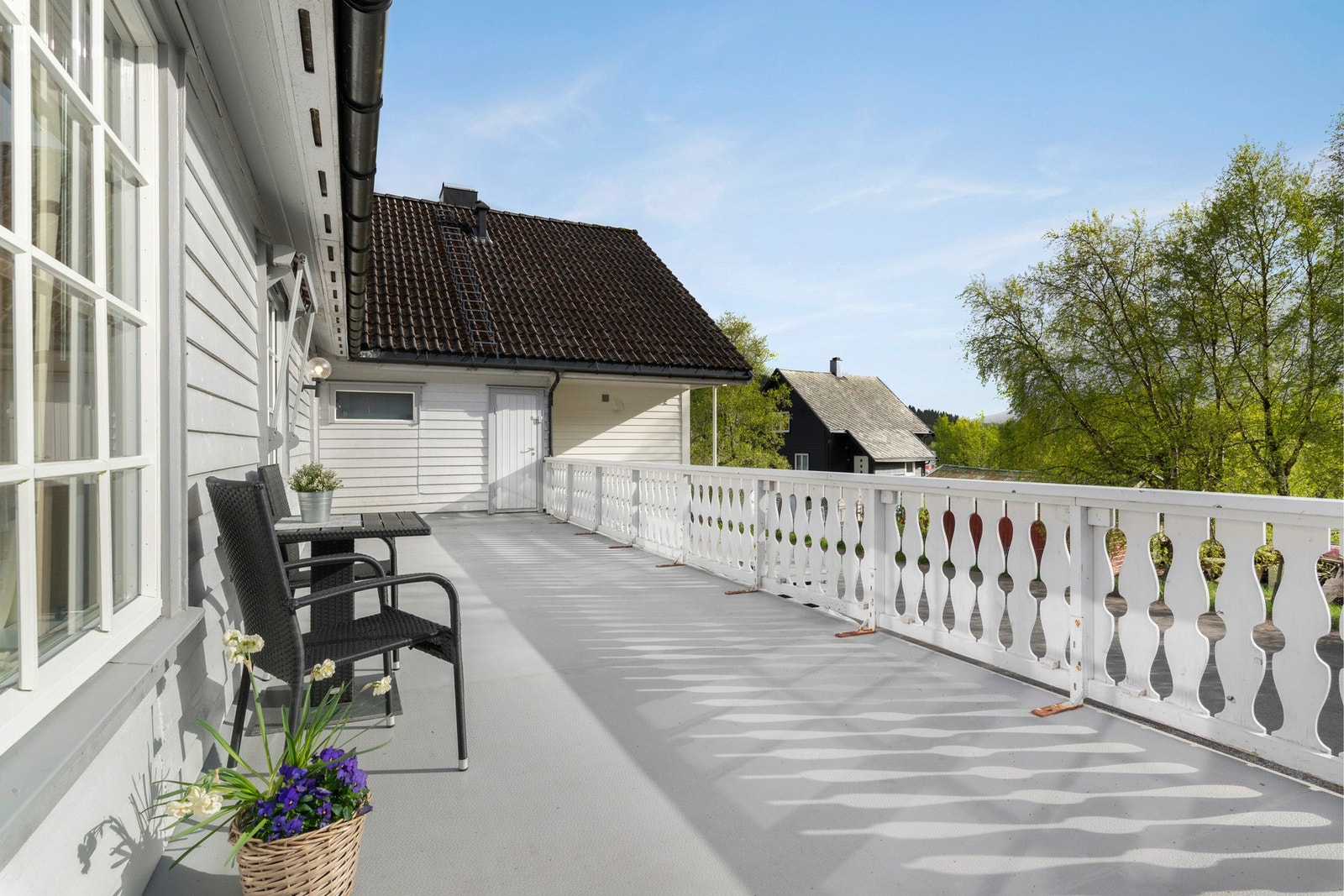 Terrassen har gode solforhold og lite innsyn. Galleribilde