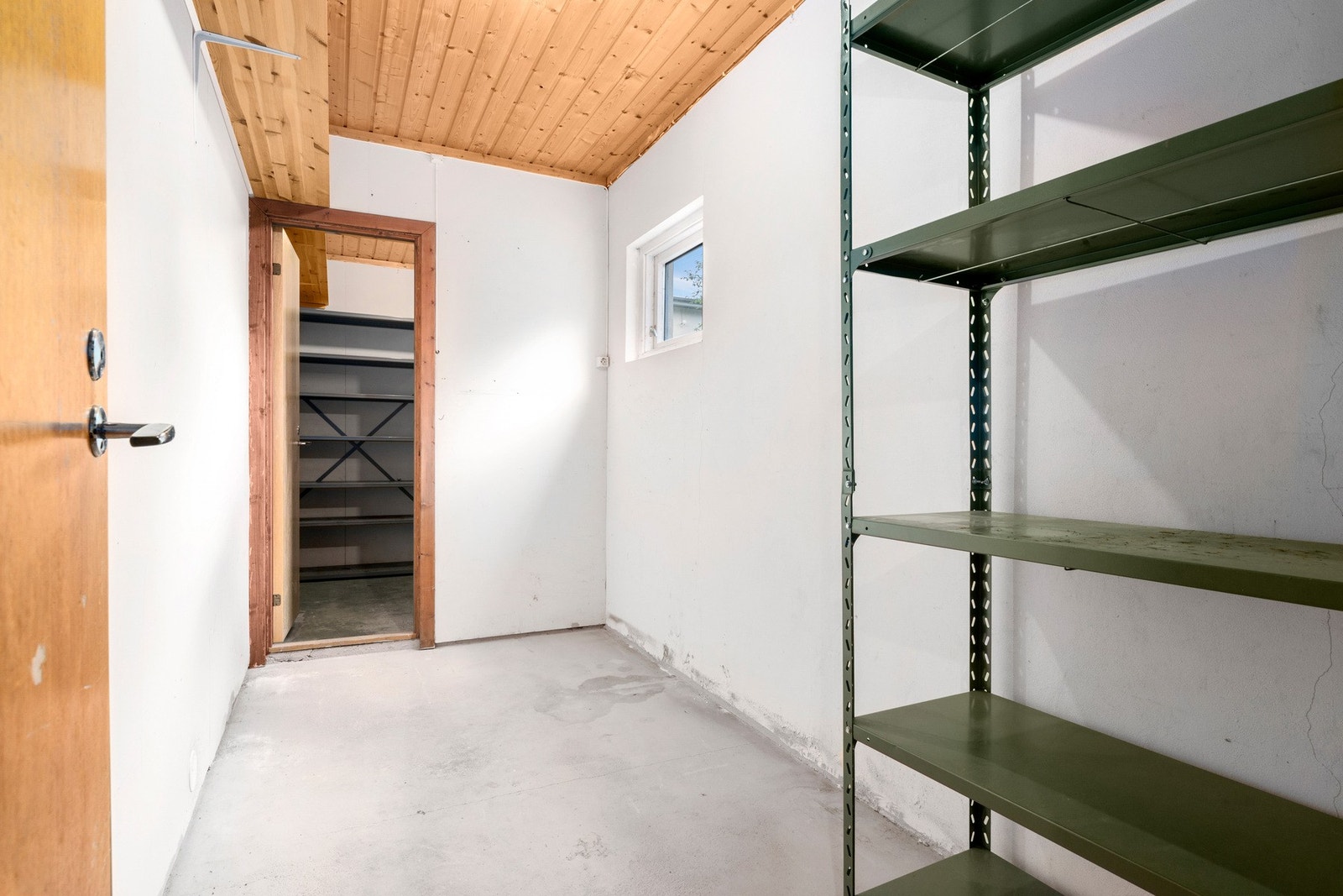 Gode lagringsmuligheter i bod i underetasje. Galleribilde