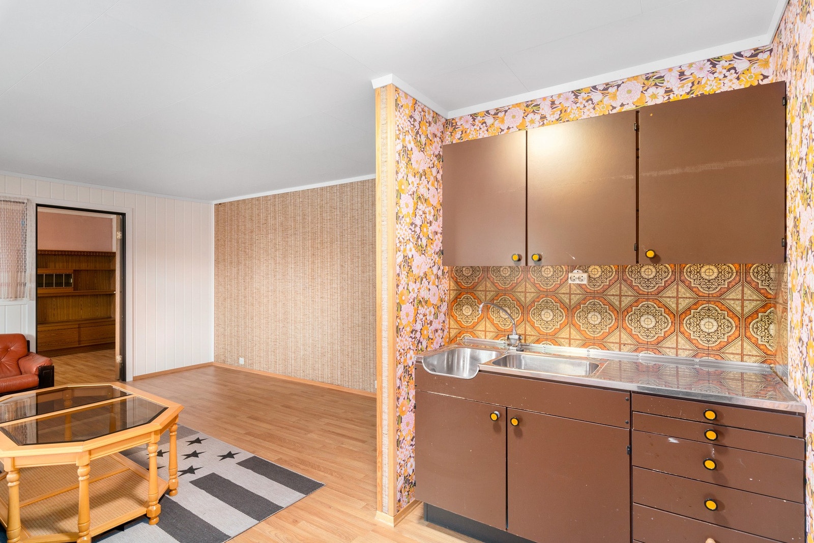 Tekjøkkenet i underetasjen representerer sannsynligvis sent 70-tall eller tidlig 80-tall. Galleribilde