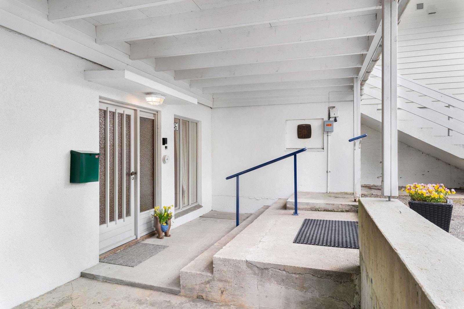 Og når vinteren kommer er det minimalt med måking som skal til foran inngangsdøren. Galleribilde