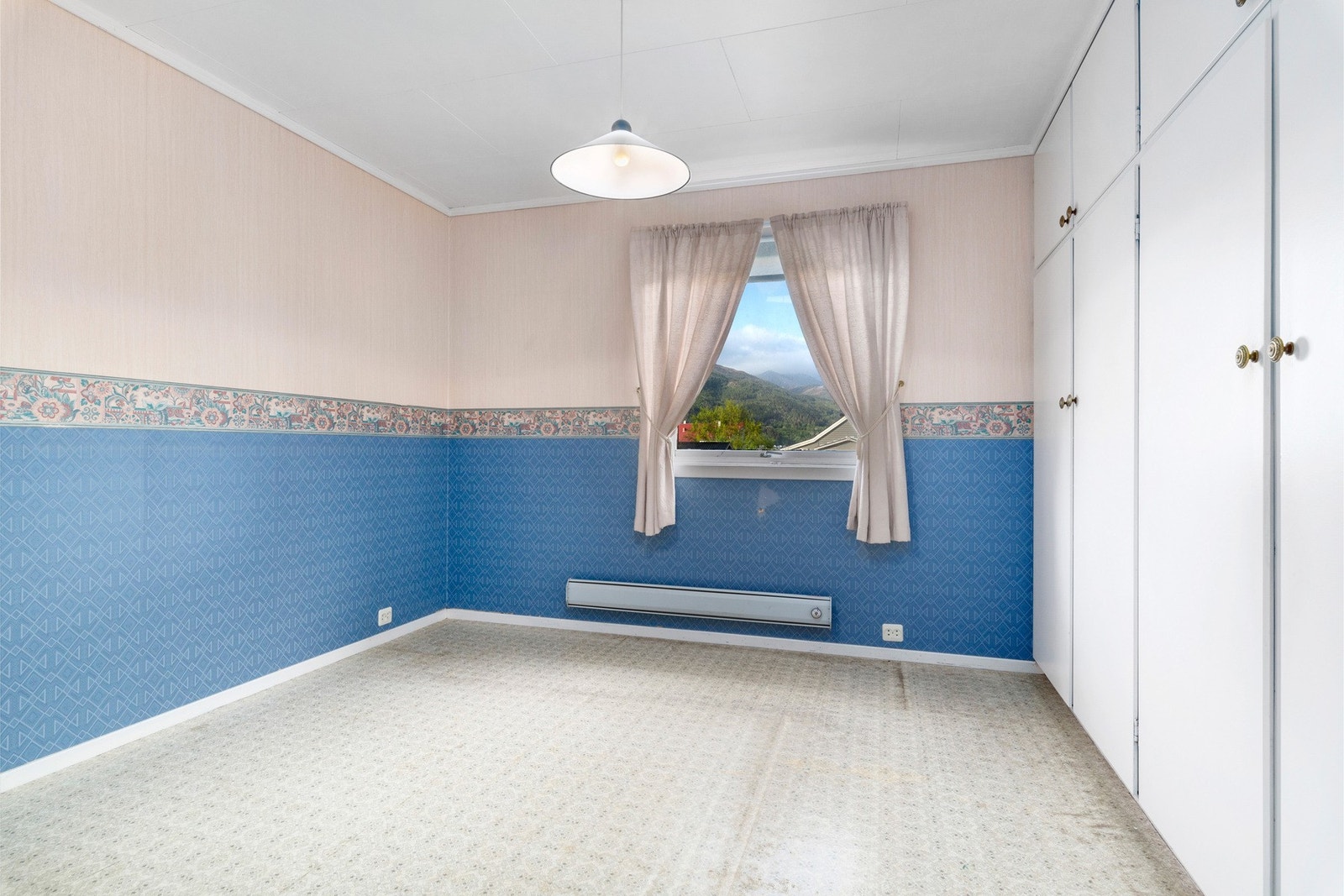 Boligen er pr dd ikke bebodd og kan dermed ha snarlig overtakelse om ønskelig. Galleribilde