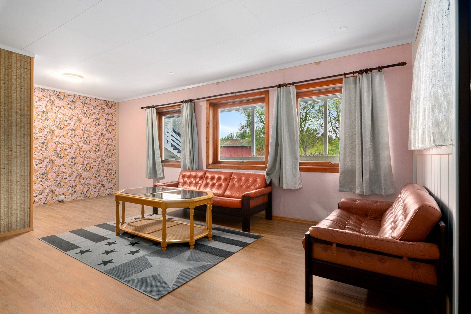 Vinduene mot vest har klaffventiler. Galleribilde