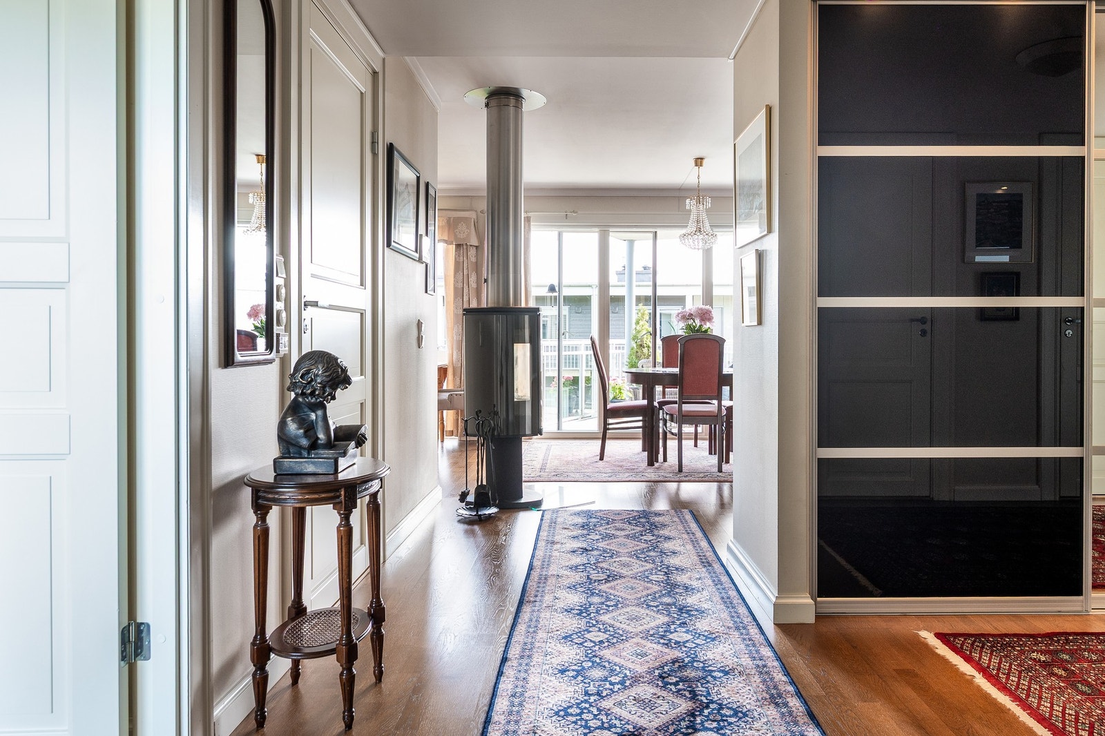 Badet er inn døren til venstre. Galleribilde