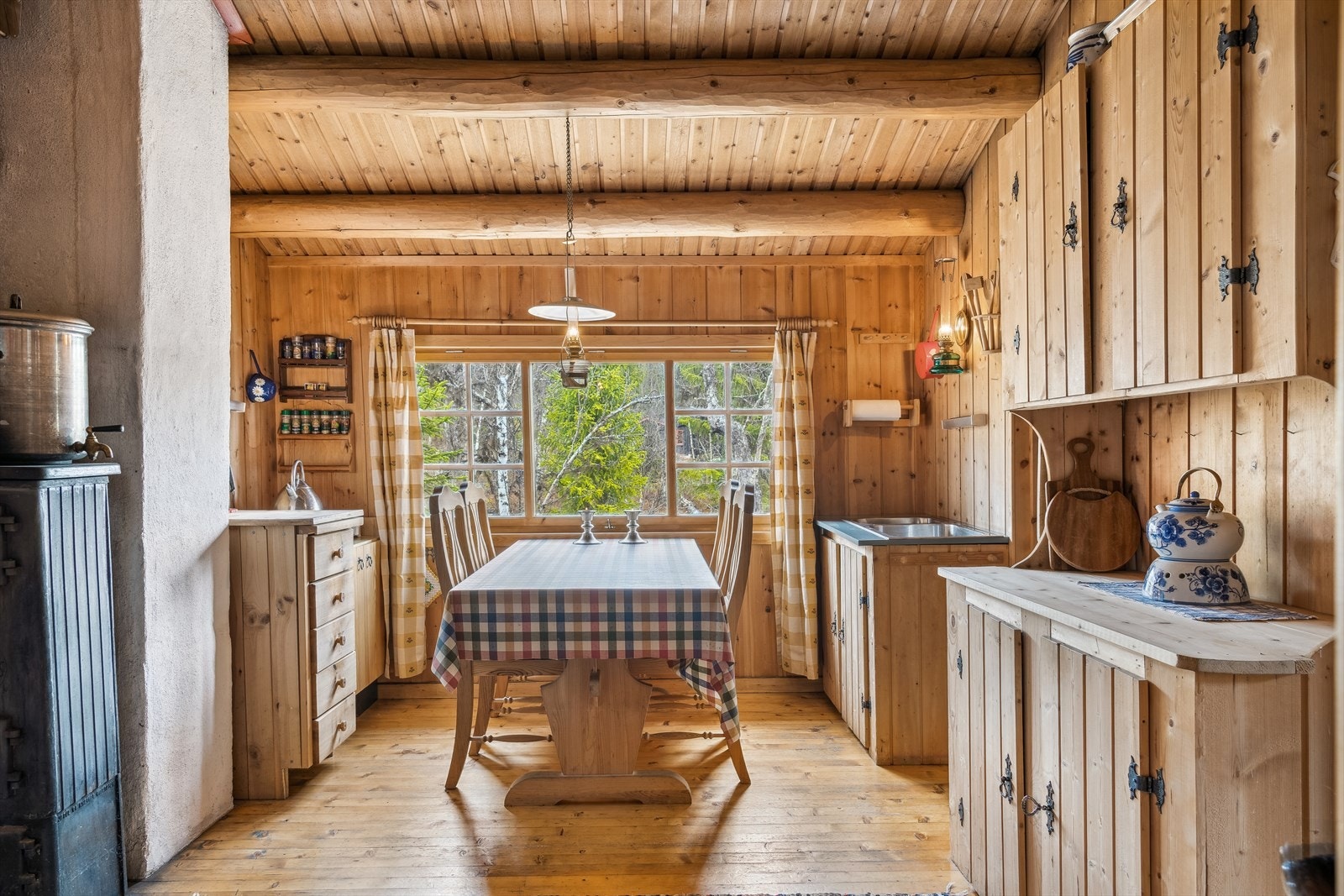 Kjøkken - med plass til spiseplass! Galleribilde