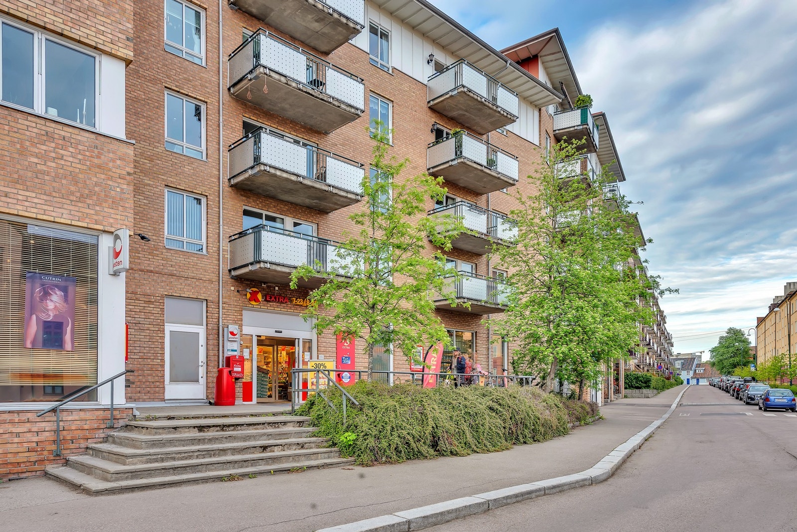 Nærmeste dagligvarebutikk er Coop Extra i Thurmanns gate. Her finner du også Post i butikk. Galleribilde