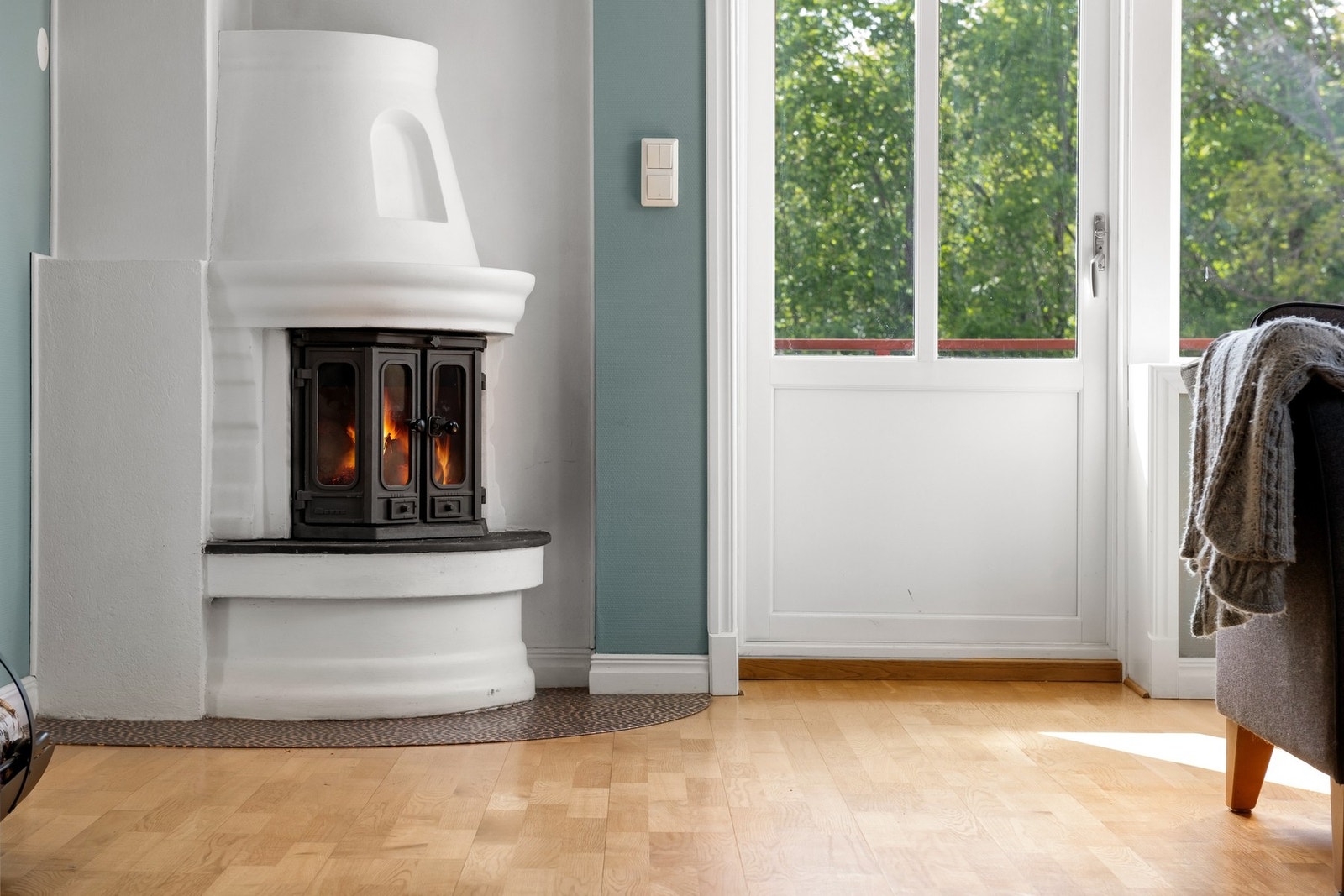 Lukket peisovn i stuen. Galleribilde