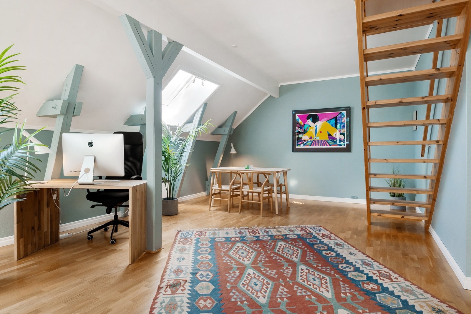 Trapp opp til hems/loft fra stuen Galleribilde