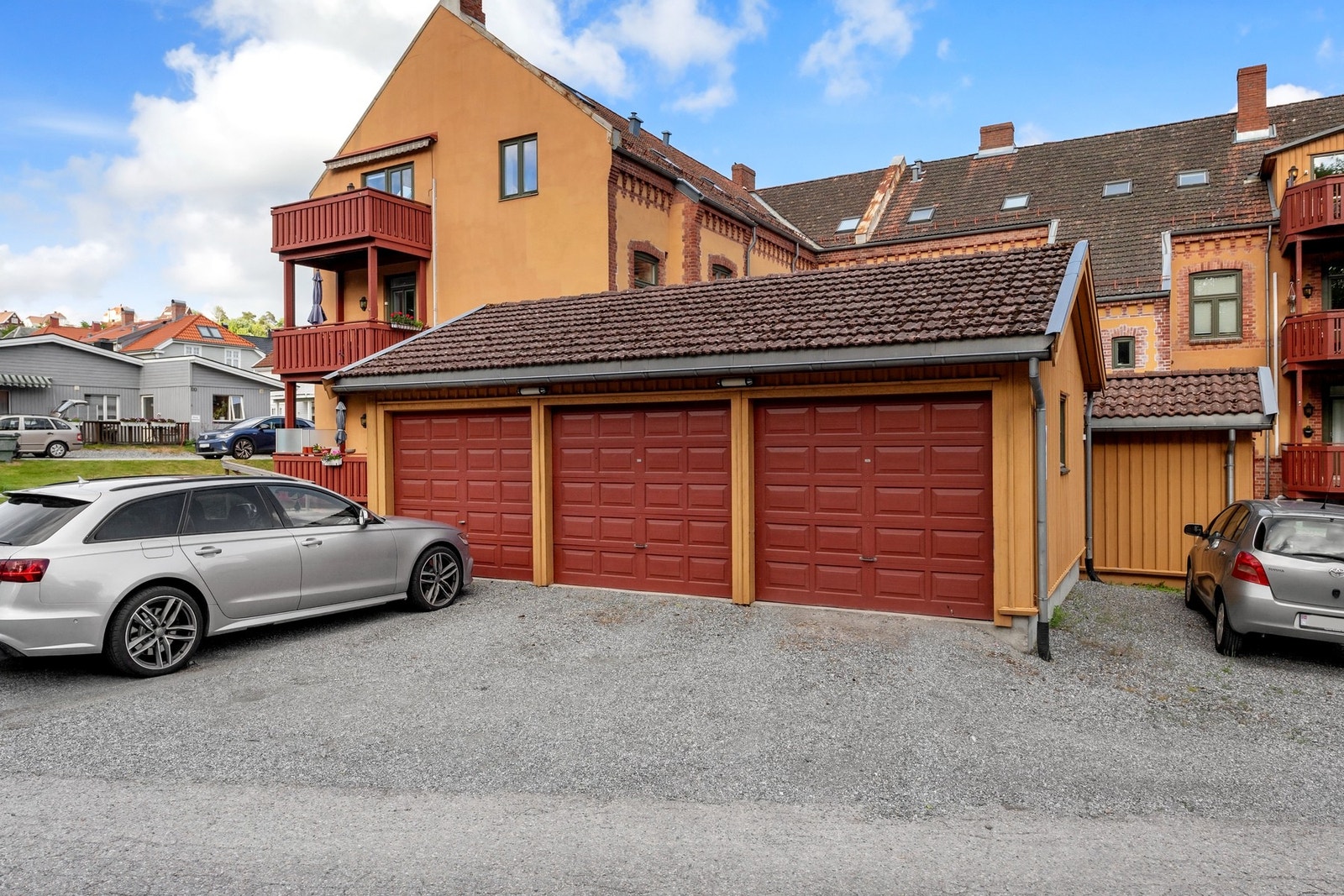 Garasjeplass ca. 13 kvm. (Port helt til høyre) Galleribilde