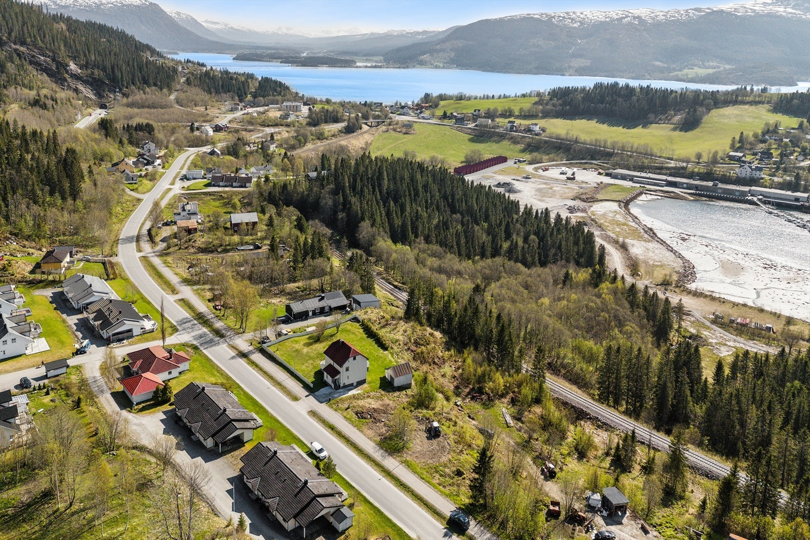Boligen ligger i et rolig område da det generelt er lite gjennomgangstrafikk. Galleribilde