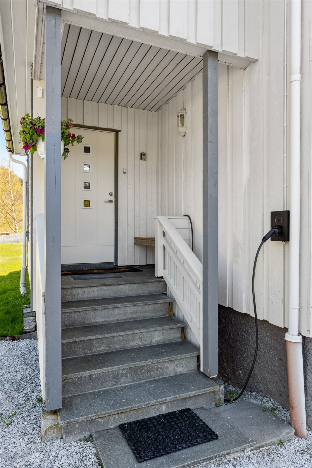 Det er montert el-bil ladder ved inngangspartiet Galleribilde
