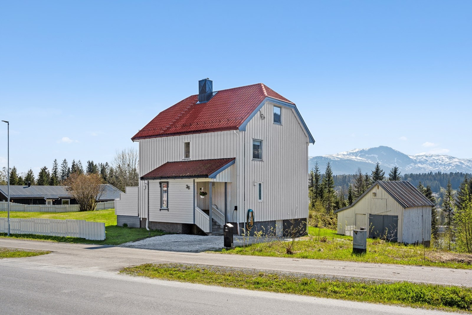 Eneboligen går over 4 plan så her har man godt med plass Galleribilde
