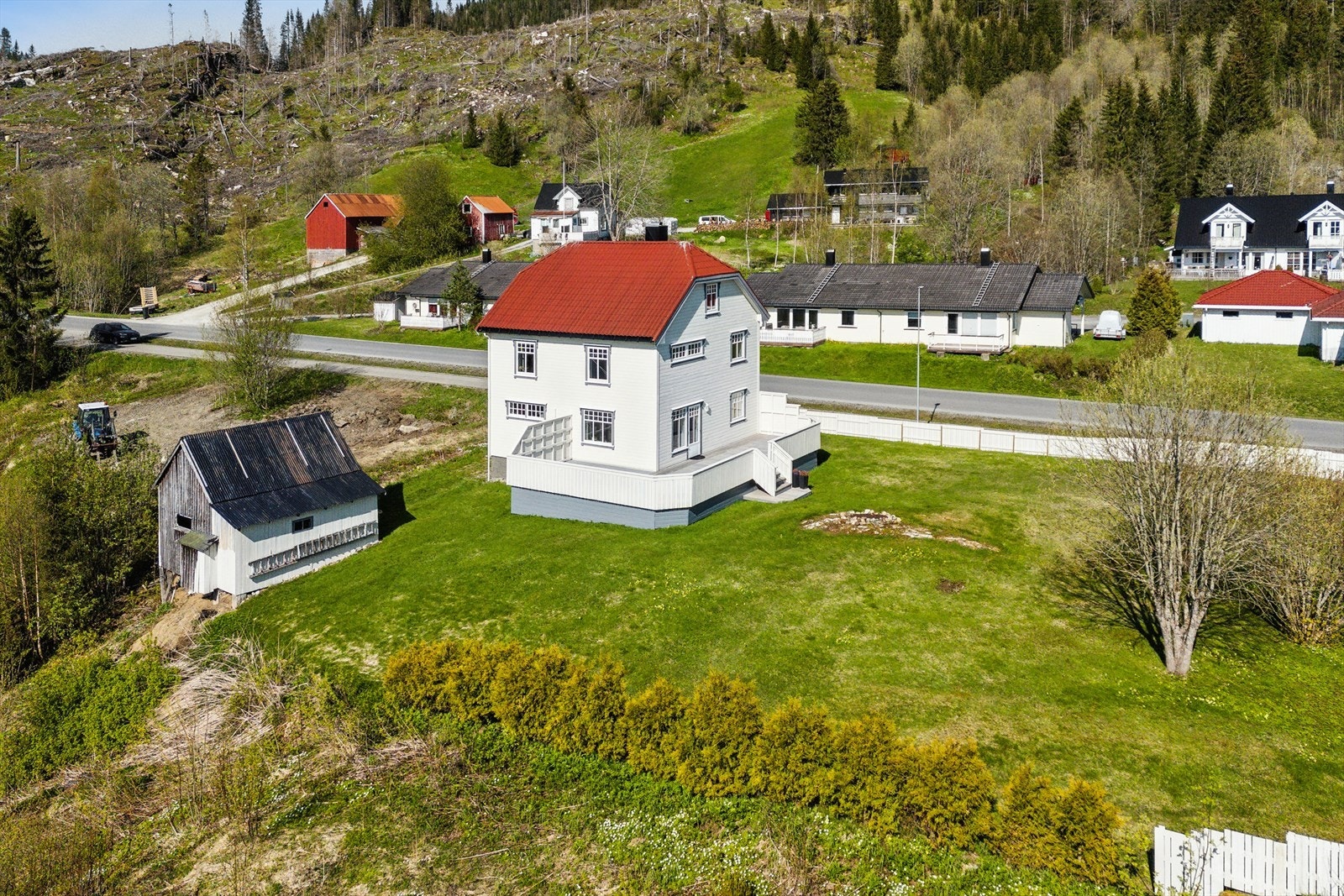 Her får man en innholdsrik enebolig med lekker tomt! Galleribilde