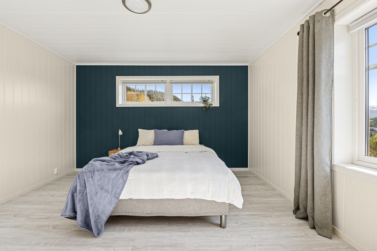 Boligen har 4 soverom beliggende i andre etasje Galleribilde