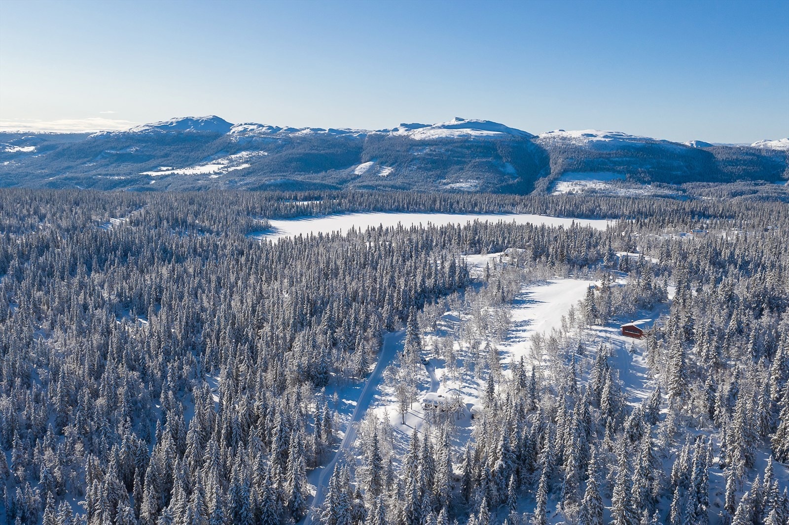 Sommerstid finnes det flotte turmuligheter både til fots og på sykkel Galleribilde