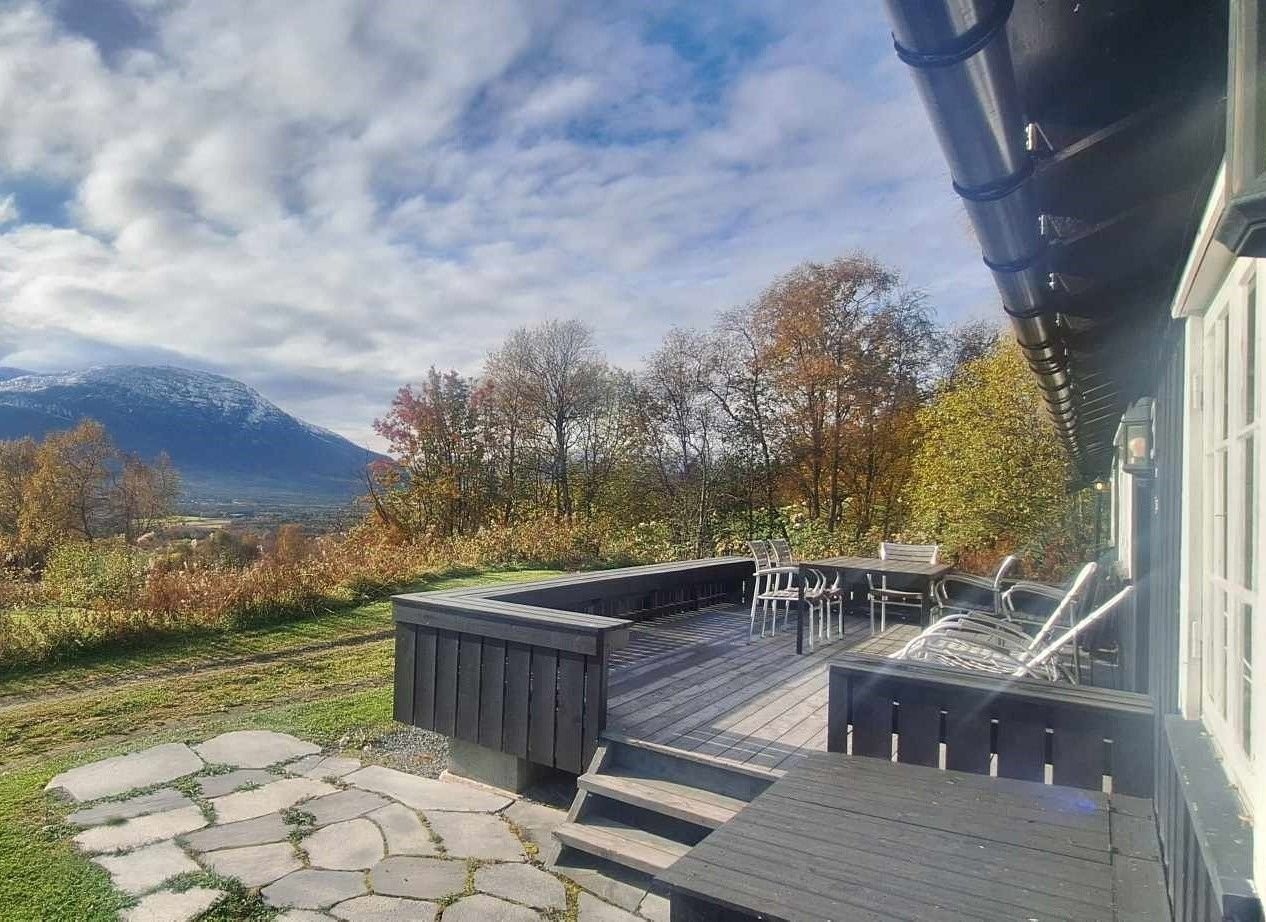 Fra inngangspartiet. Terrasse av nyere dato på 22 m2 Galleribilde