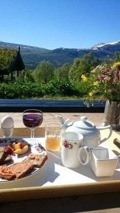 Frokost på terrassen Galleribilde