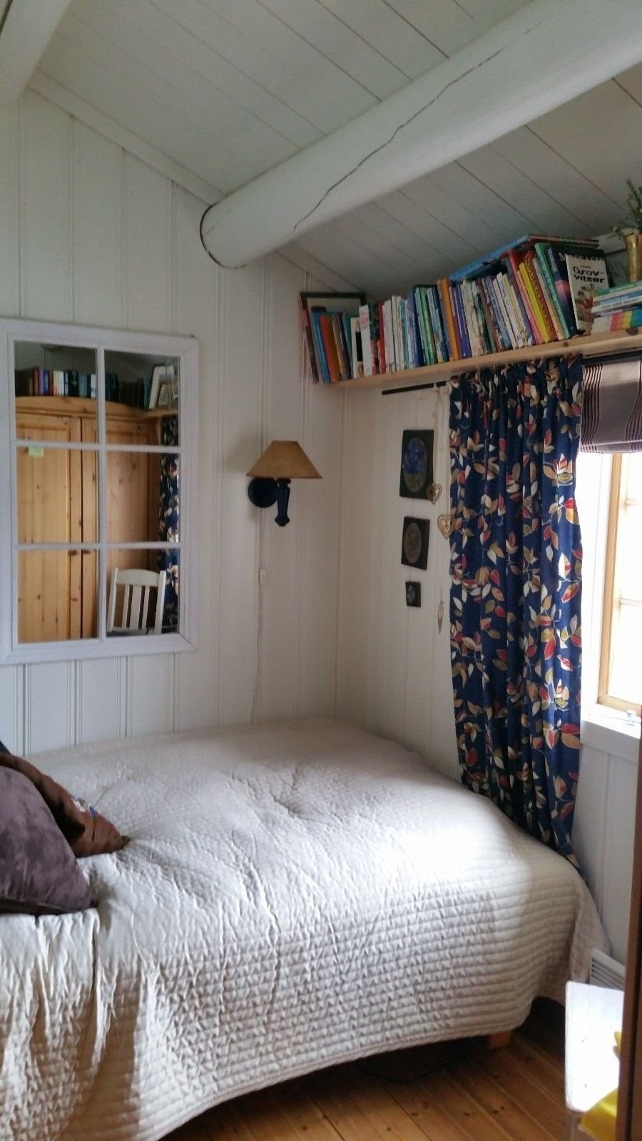 Soverom 2, 120 cm seng, skap med doble dører. Galleribilde