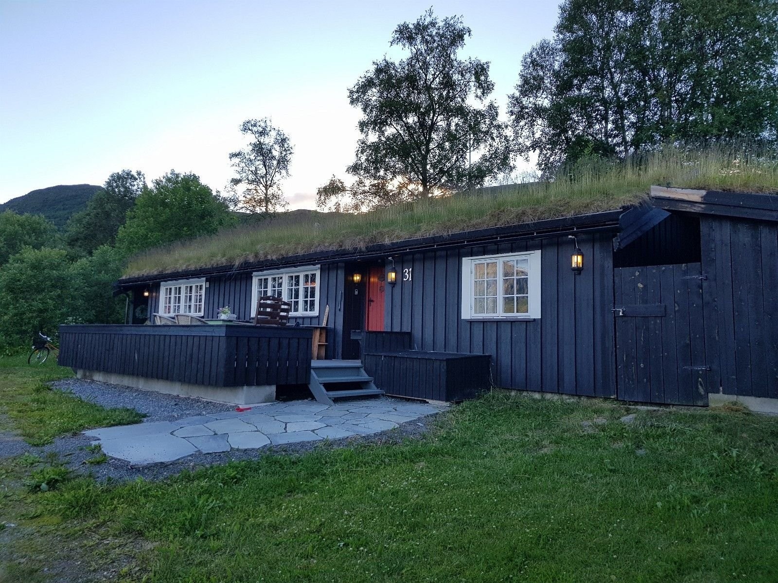 Koselig hytte på solrik utsiktstomt Galleribilde