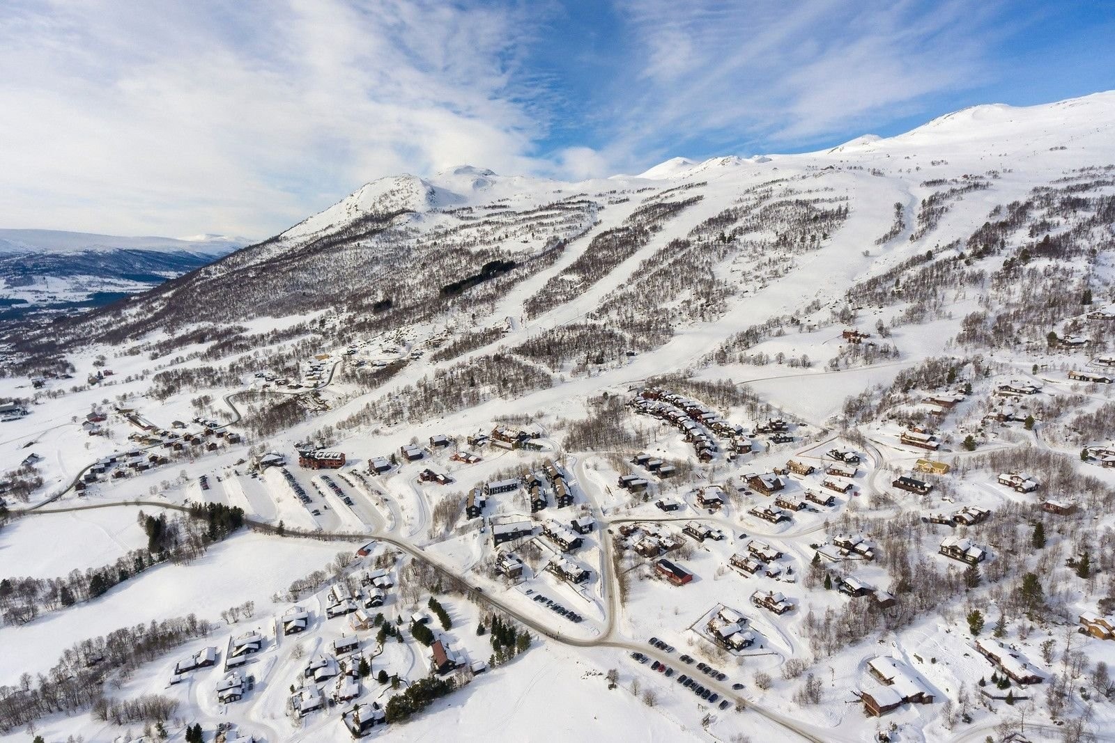 Oppdals skianlegg er blant Norges beste. Hele løypenettet er forbundet med hverandre ved gode snøforhold. Ditt nærmeste skisenter er Stølen, her er også et eget barneområde med sklie og barneskitrekk, Galleribilde