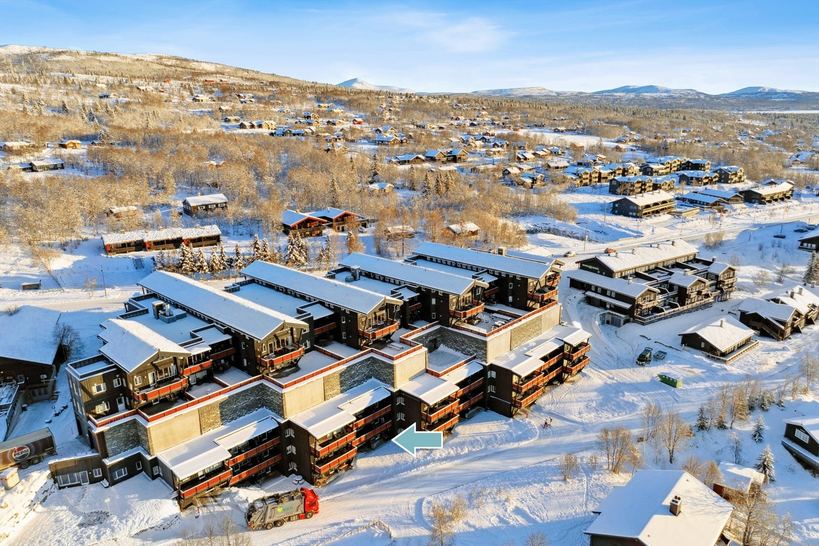 Beitostølen er en helårsdestinasjon med aktiviteter som ski om vinteren og turer om sommeren. Området har to store alpinanlegg, ekspressheis og over 320 km med langrennsløyper. Galleribilde