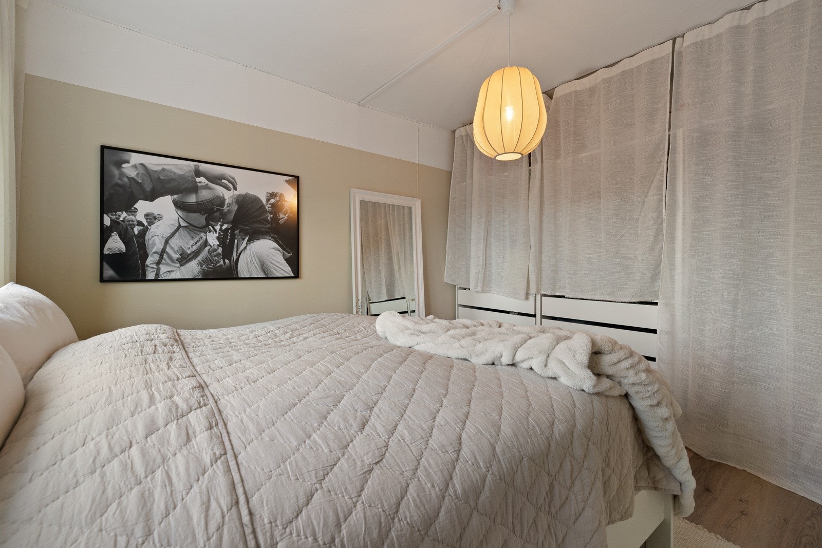 Garderobe som medfølger. Galleribilde