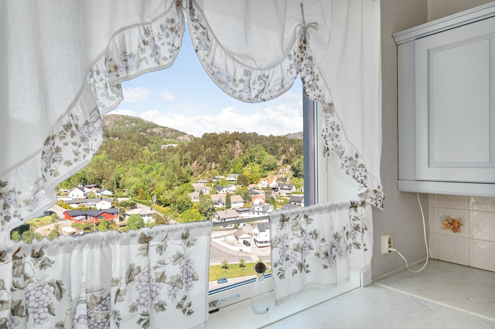 Nydelig utsikt fra kjøkkenvinduet også. Galleribilde