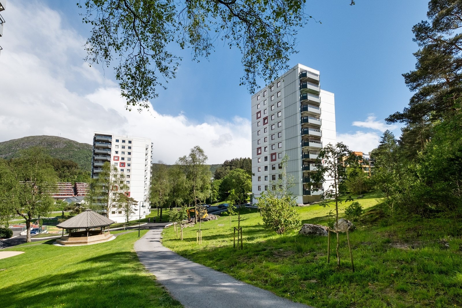 Borettslaget ligger like ved nydelige Kanadaskogen som har et rikt utvalg av turstier, bademuligheter og flott natur. Galleribilde