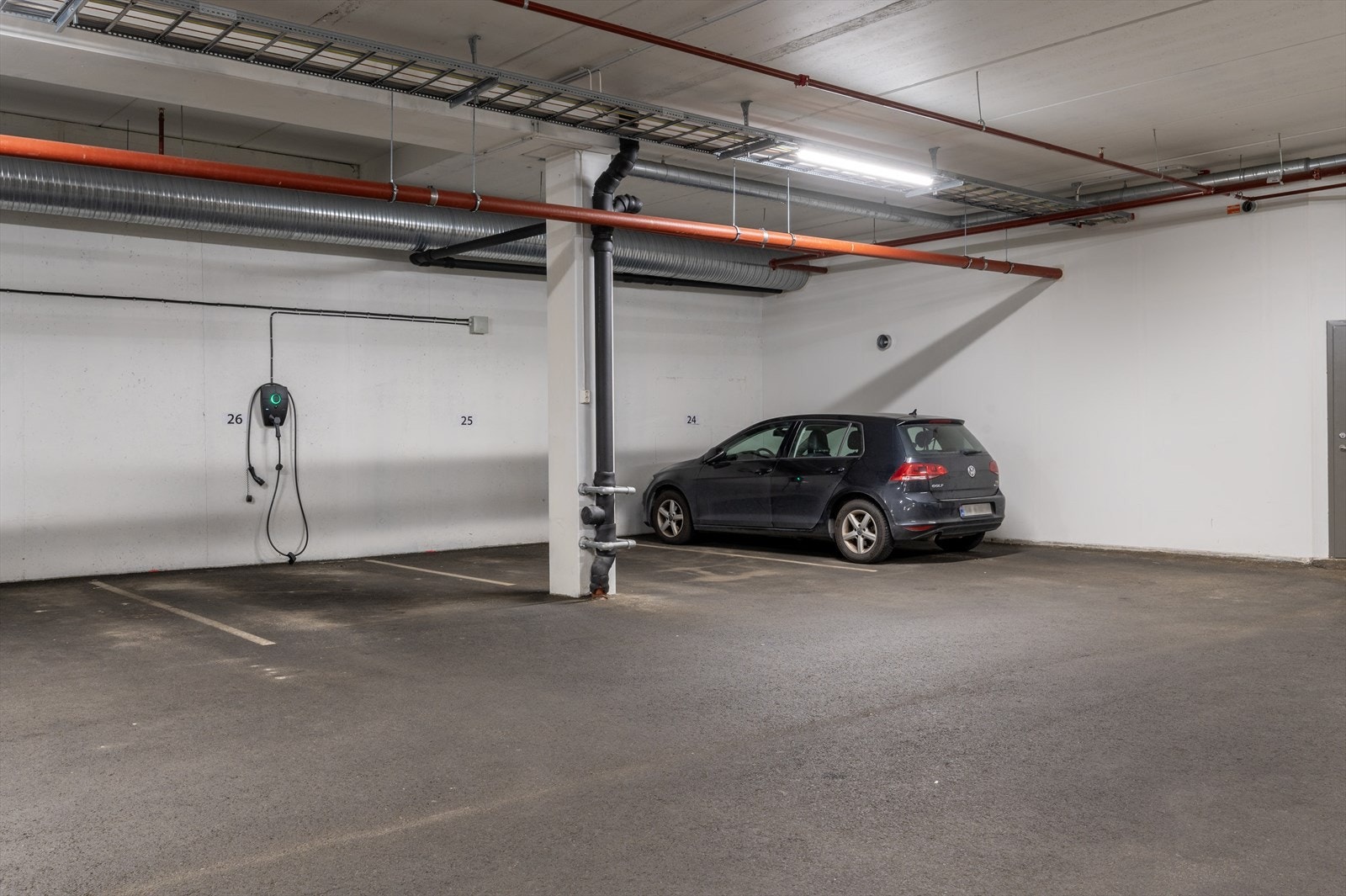 - Leiligheten disponerer en garasjeplass med elbil-lader - Galleribilde