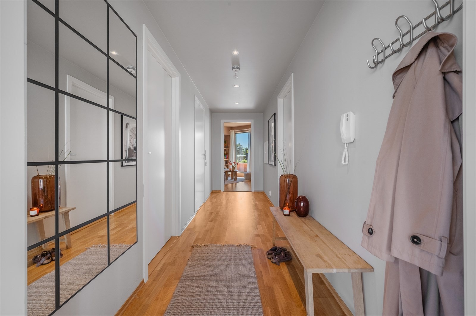 - Langstrakt og innbydende entré på 7,7m² - Galleribilde