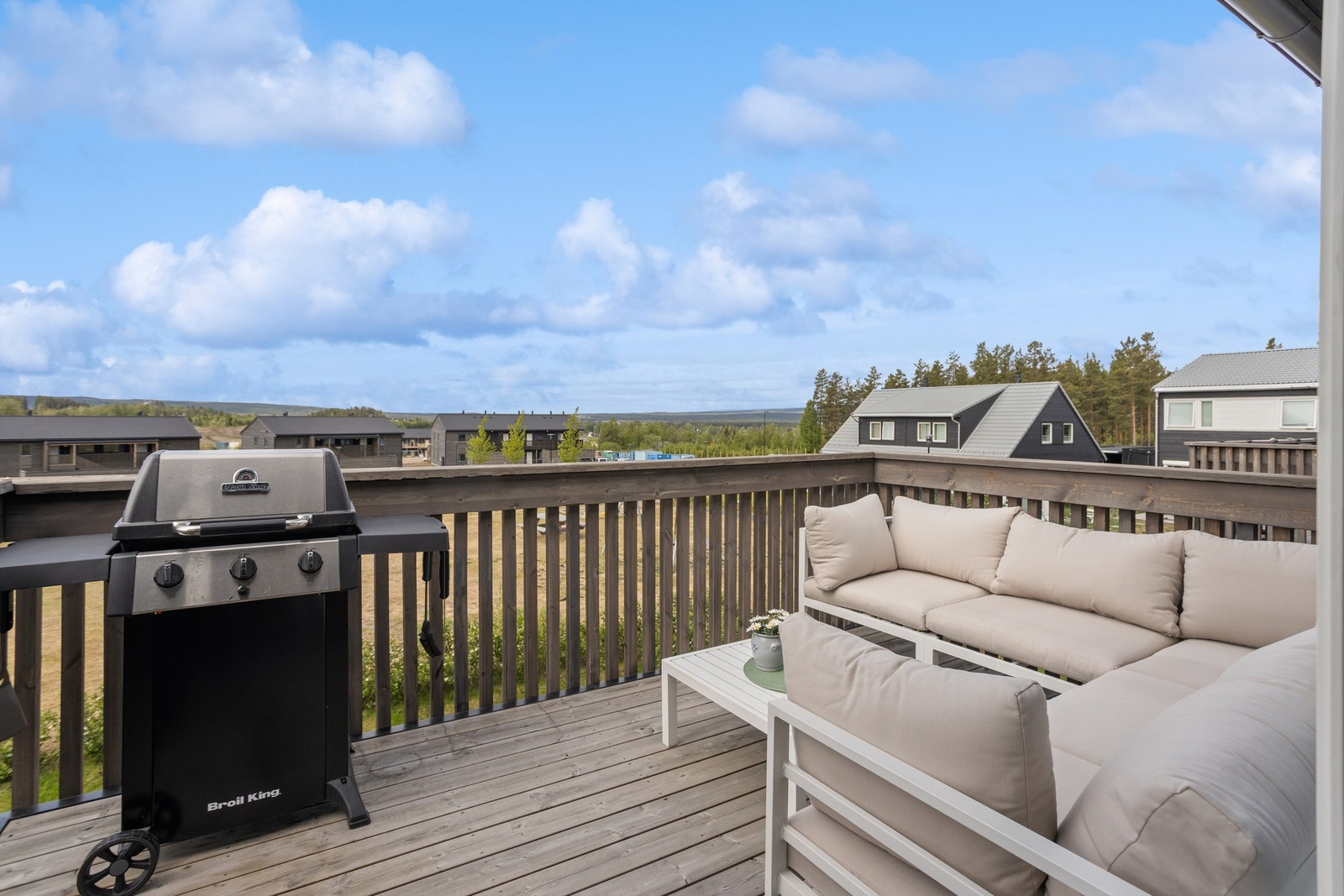 Sørvestvendt med gode solforhold og utsikt Galleribilde