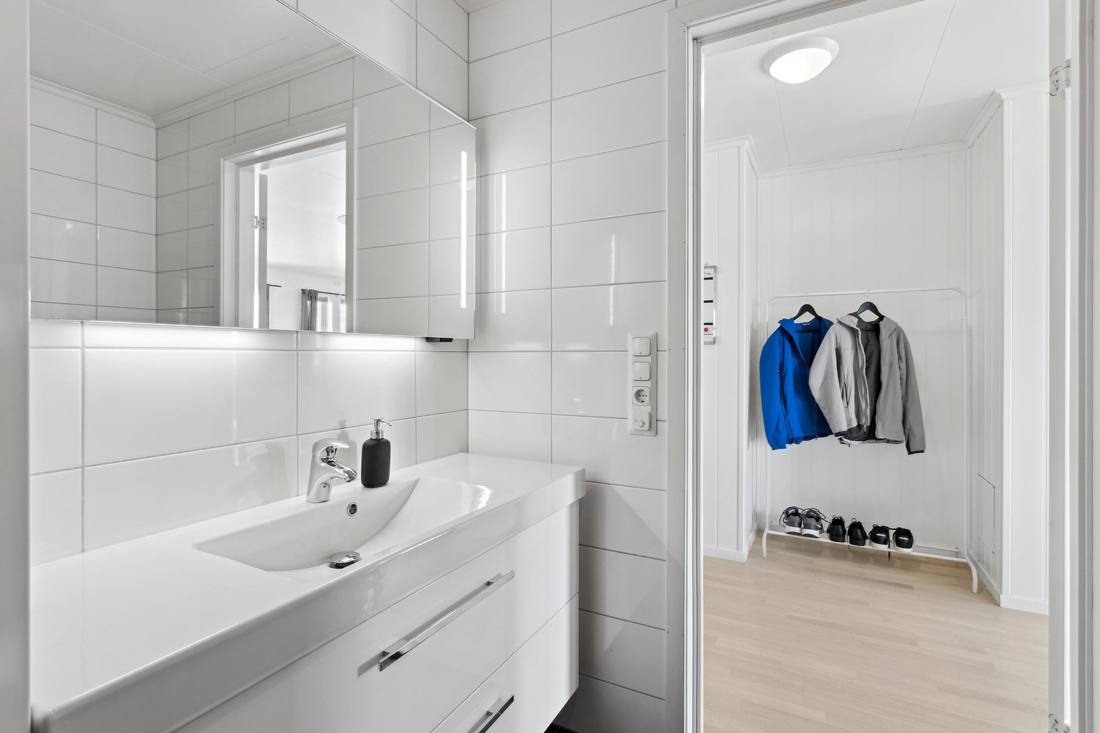 Moderne innredning - Speil med integrert lys Galleribilde