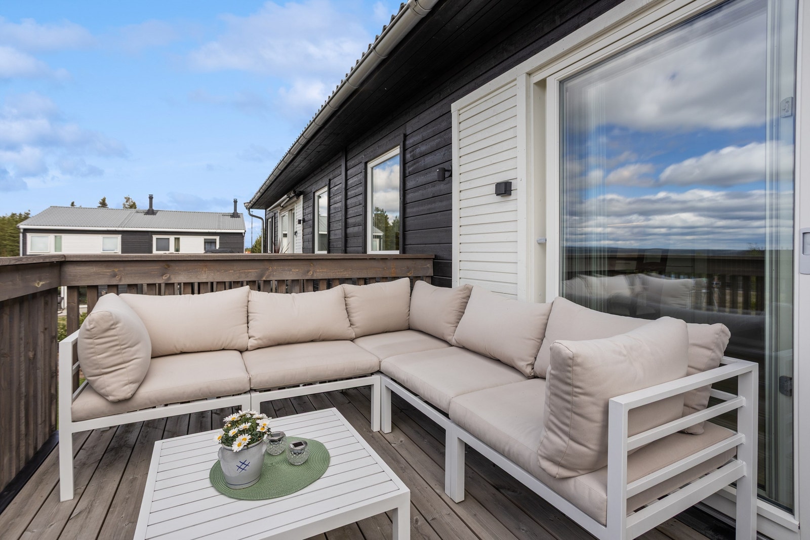 Solrik, sørvestvendt balkong Galleribilde