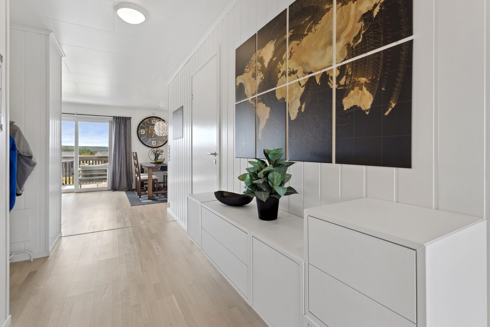 Lys og hyggelig entré Galleribilde