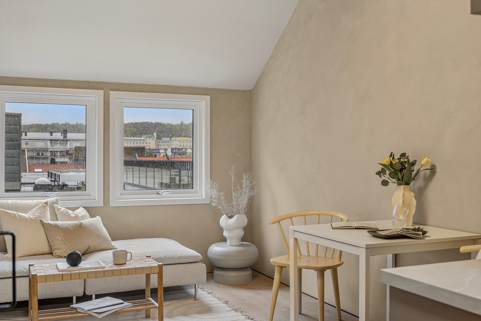 DNB Eiendom v/Håkon Sakariassen har gleden av å presentere denne strøkne leiligheten i Tollbodgata 46! Galleribilde