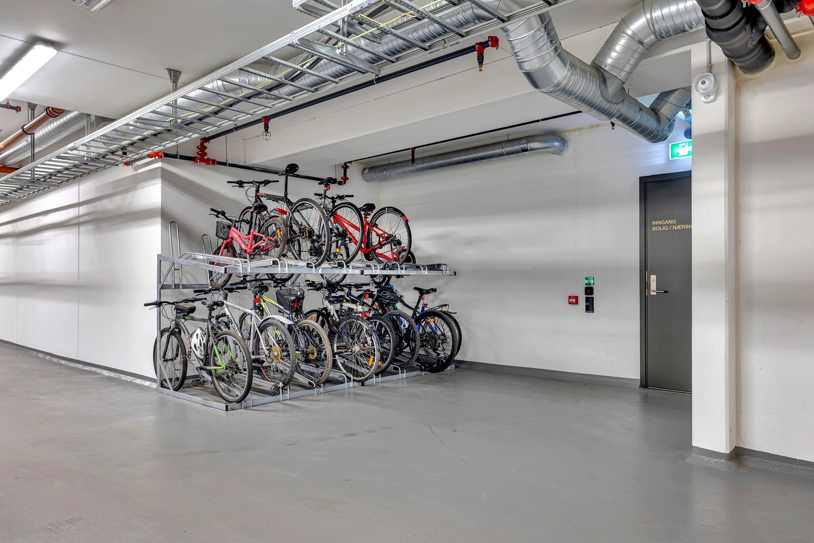 Sameiet har flere velferdstilbud til beboerne som sykkelrom og vaskehall. Galleribilde