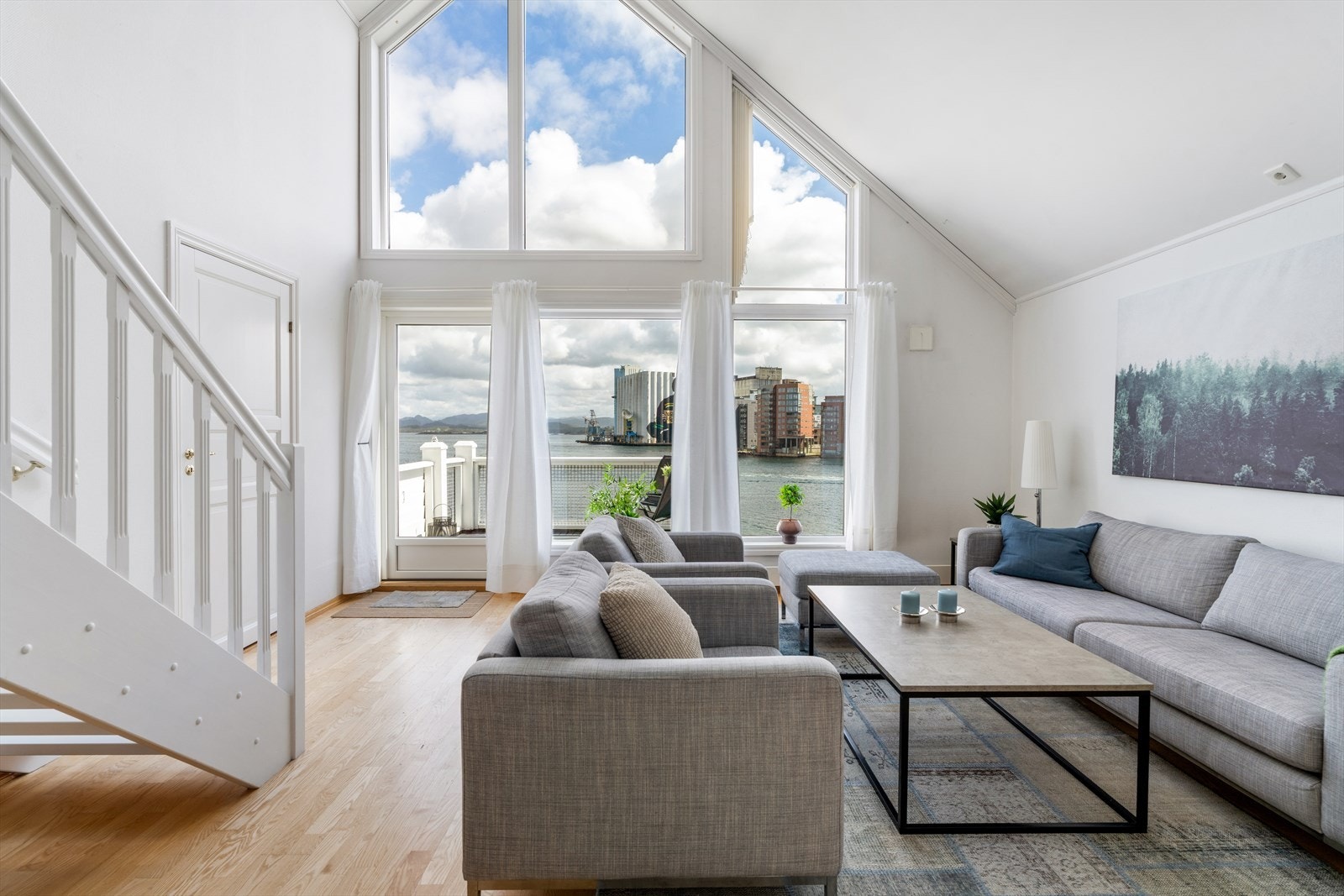 Stue med utgang til balkong Galleribilde