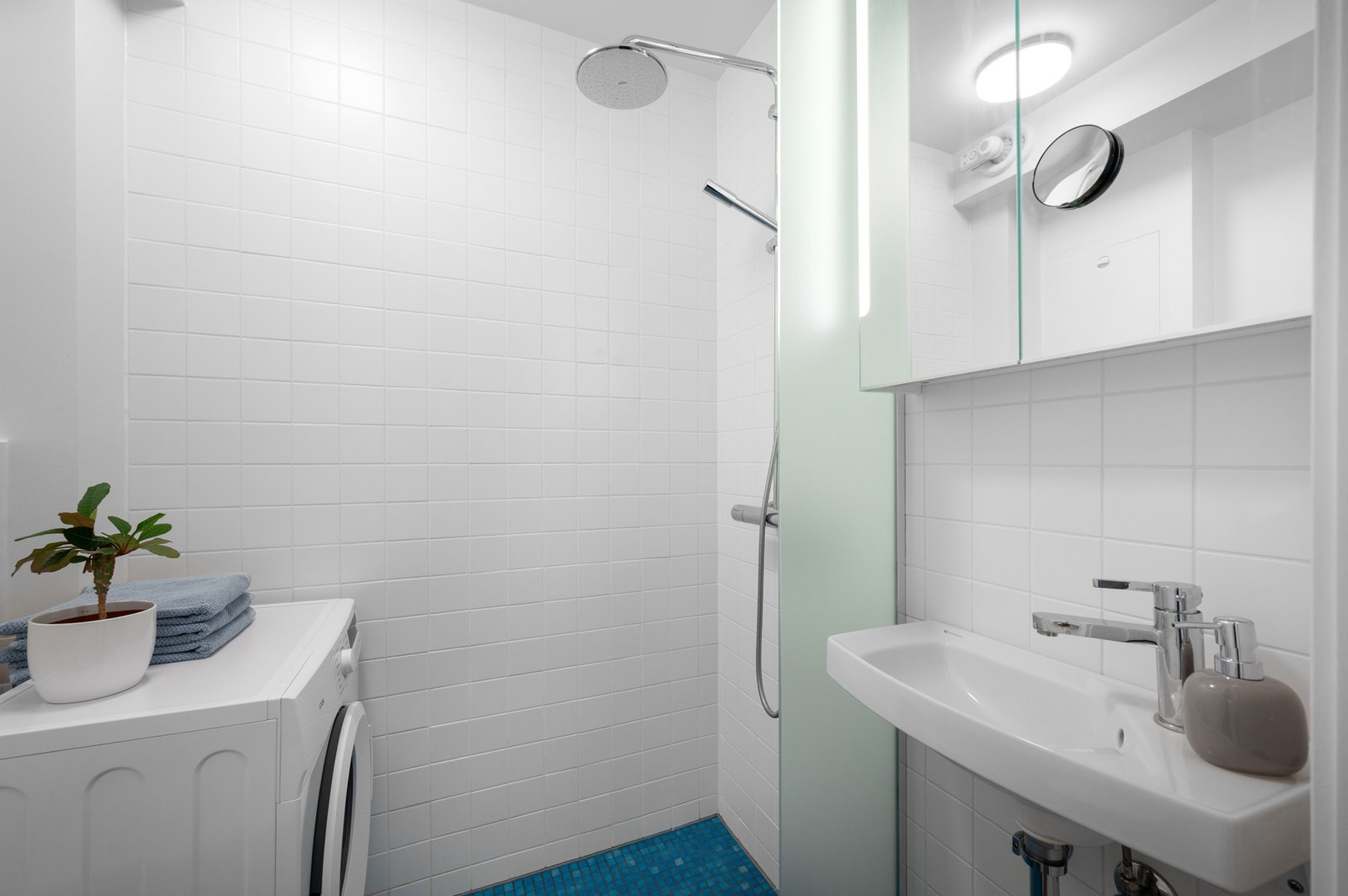 Flislagt bad med varmekabler i gulv. Galleribilde