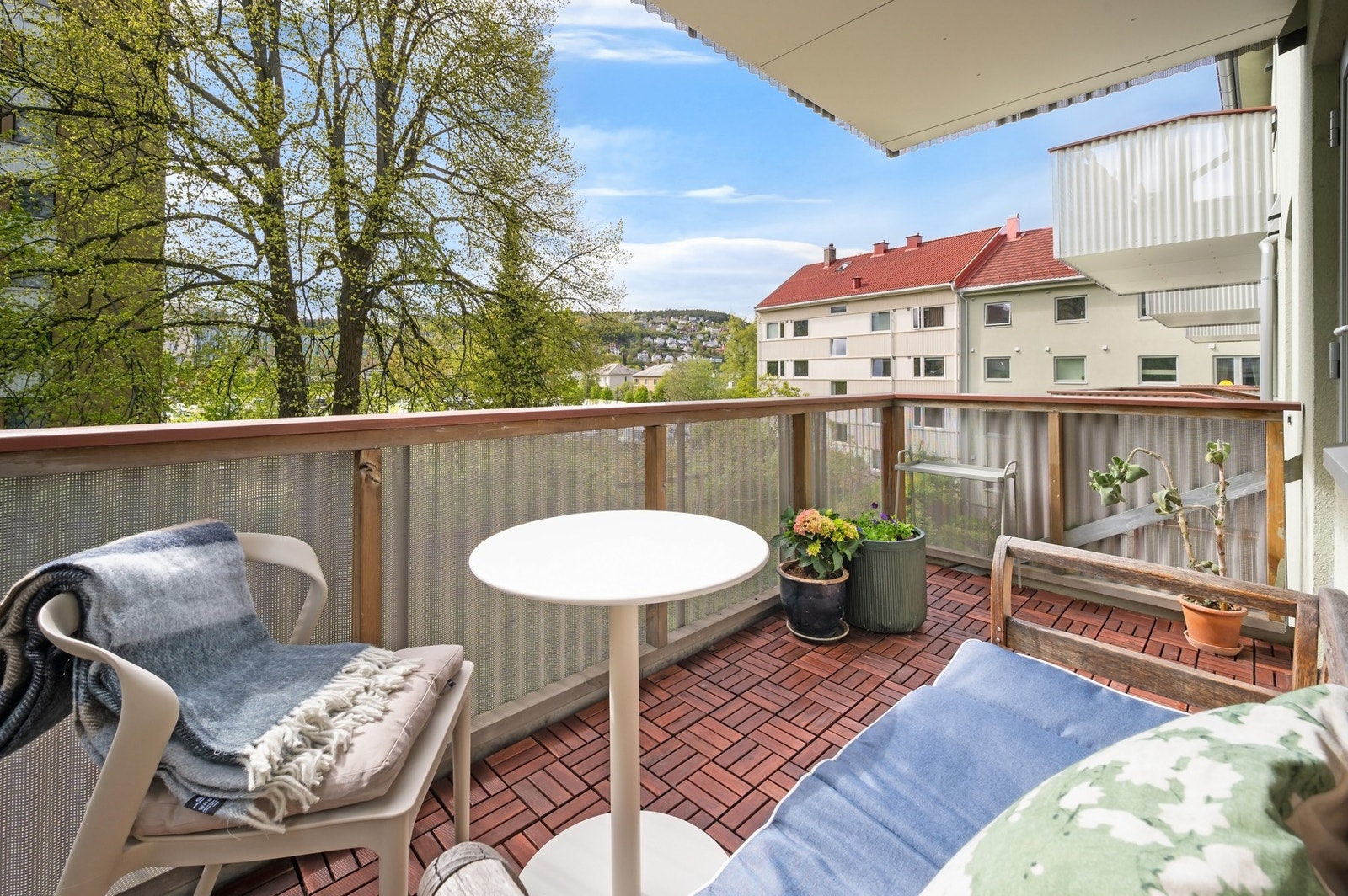 EiendomsMegler 1 ved Merk M Ramberg har gleden av å presentere en urban og arealeffektiv 3-roms leilighet. (Foto: Ekaterina Krogstad/Krogstad & Nervik Boligfotografer) Galleribilde