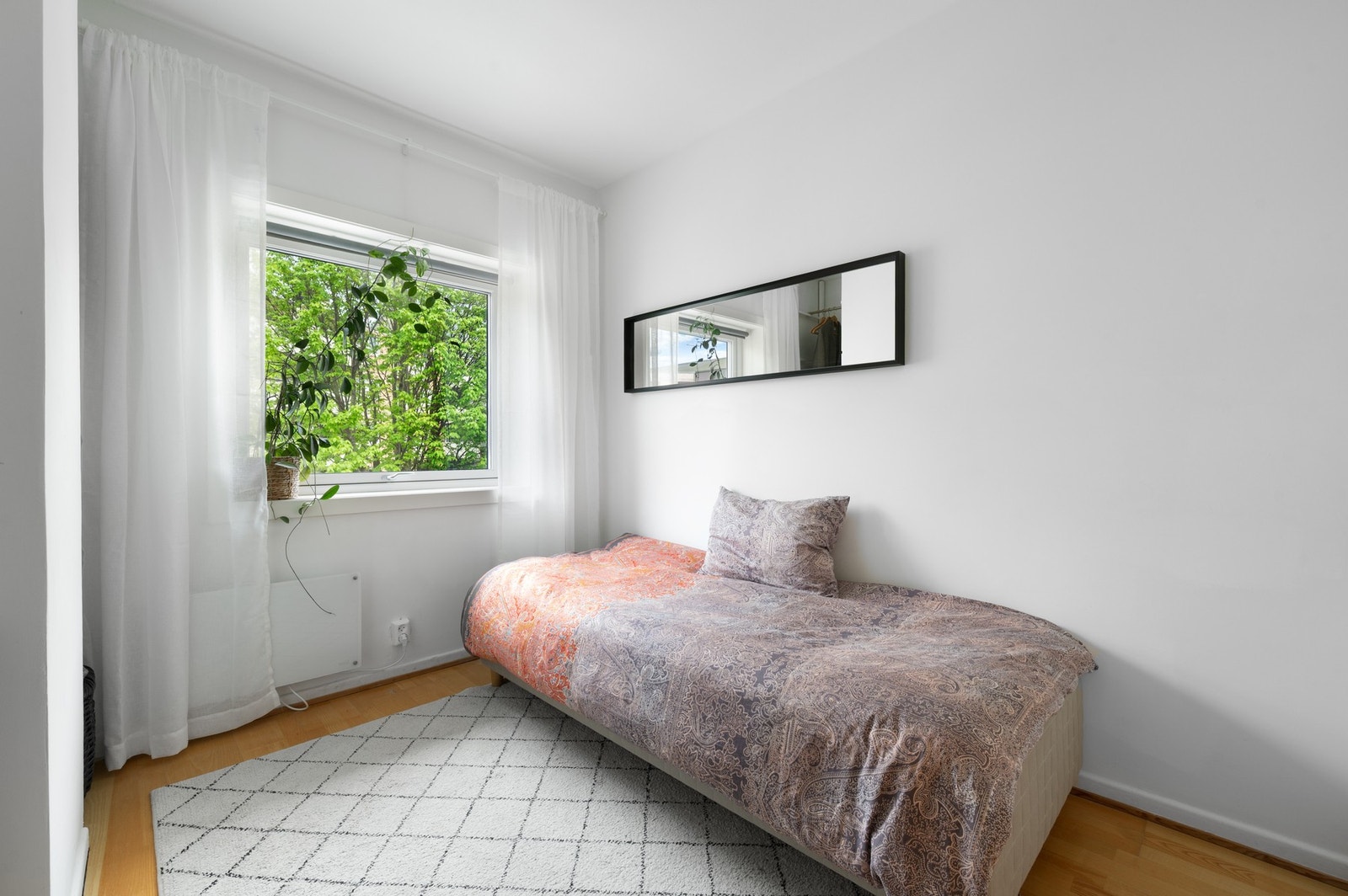 Soverom 2, også her er det plass til både dobbeltseng og ønsket garderobe. Galleribilde