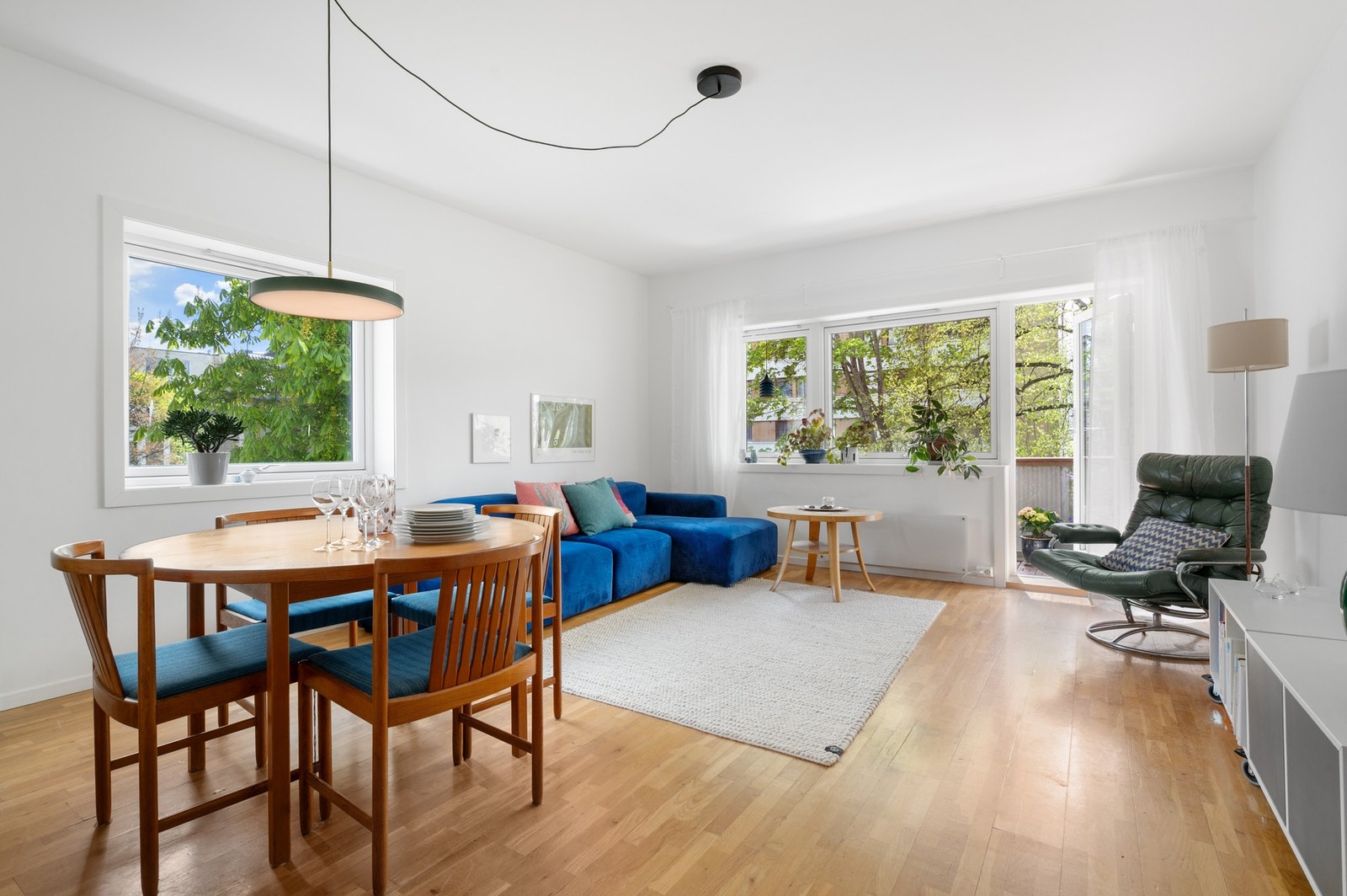 EiendomsMegler 1 ved Merk M Ramberg har gleden av å presentere en urban og arealeffektiv 3-roms leilighet. Galleribilde