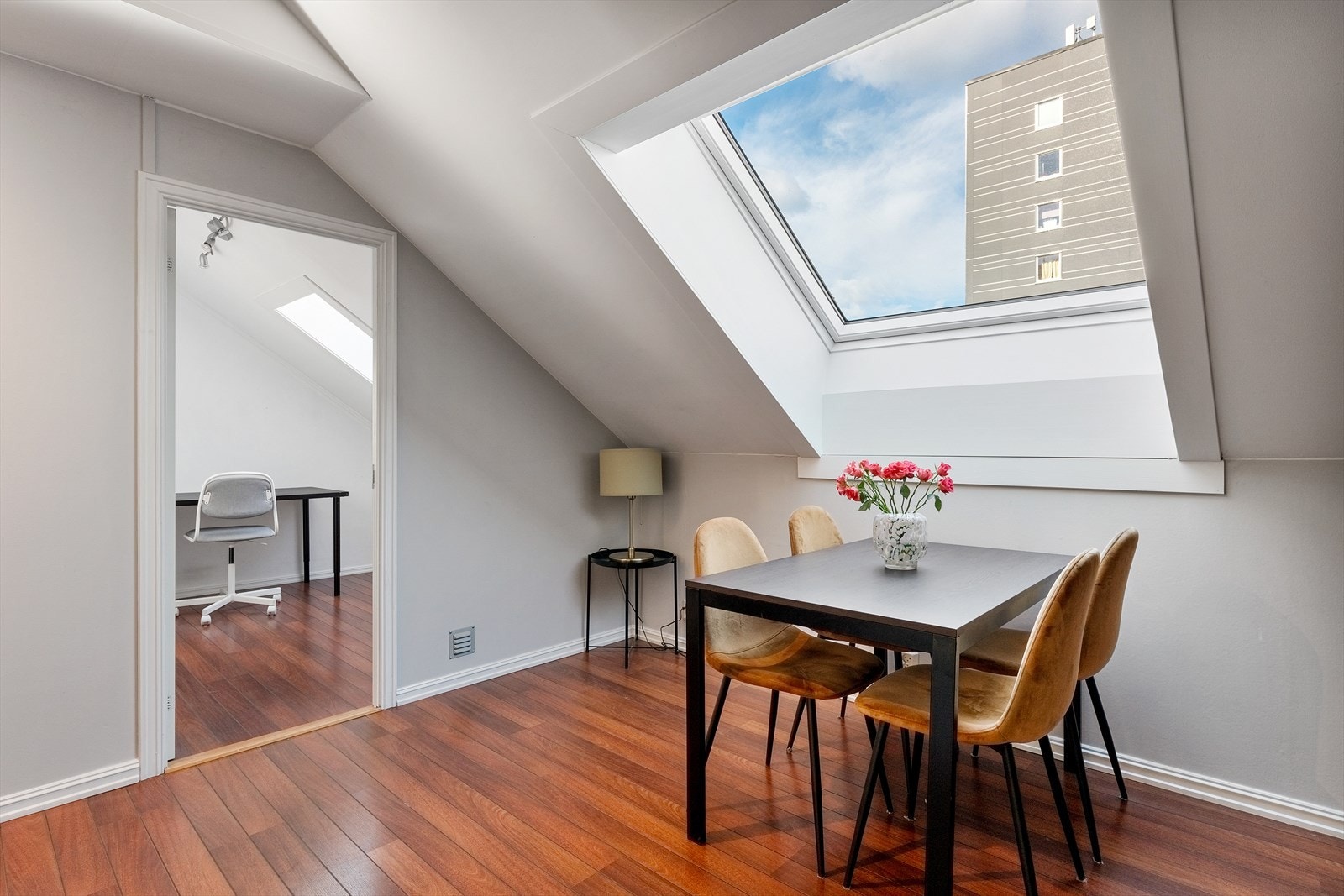 Plass til en hyggelig spisegruppe Galleribilde