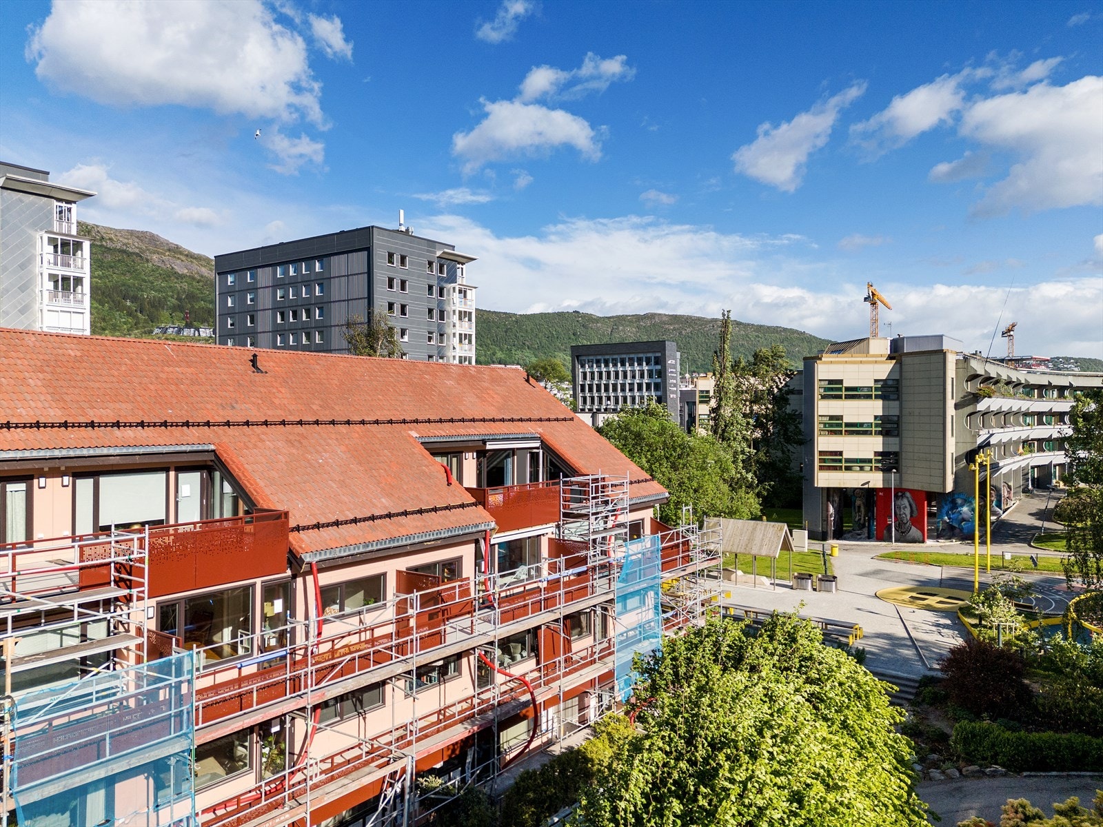 Borettslaget holder på med en stor rehabilitering av borettslaget Galleribilde