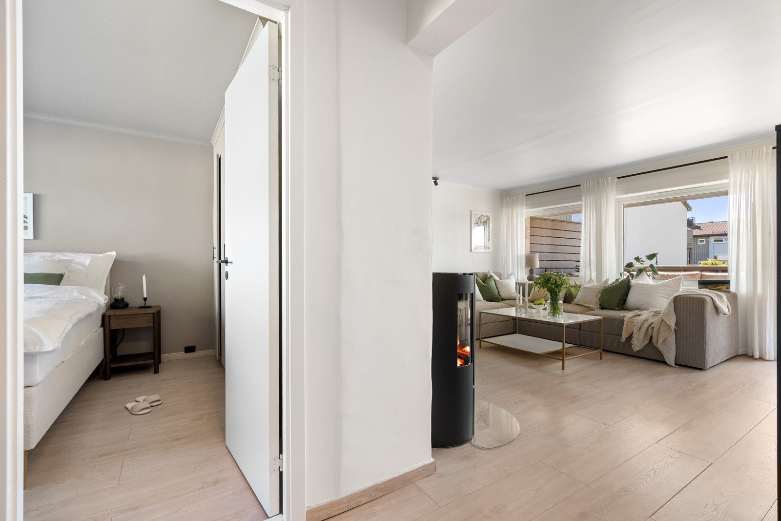 Hovedsoverommet ligger naturlig tilbaketrukket i leiligheten. Galleribilde